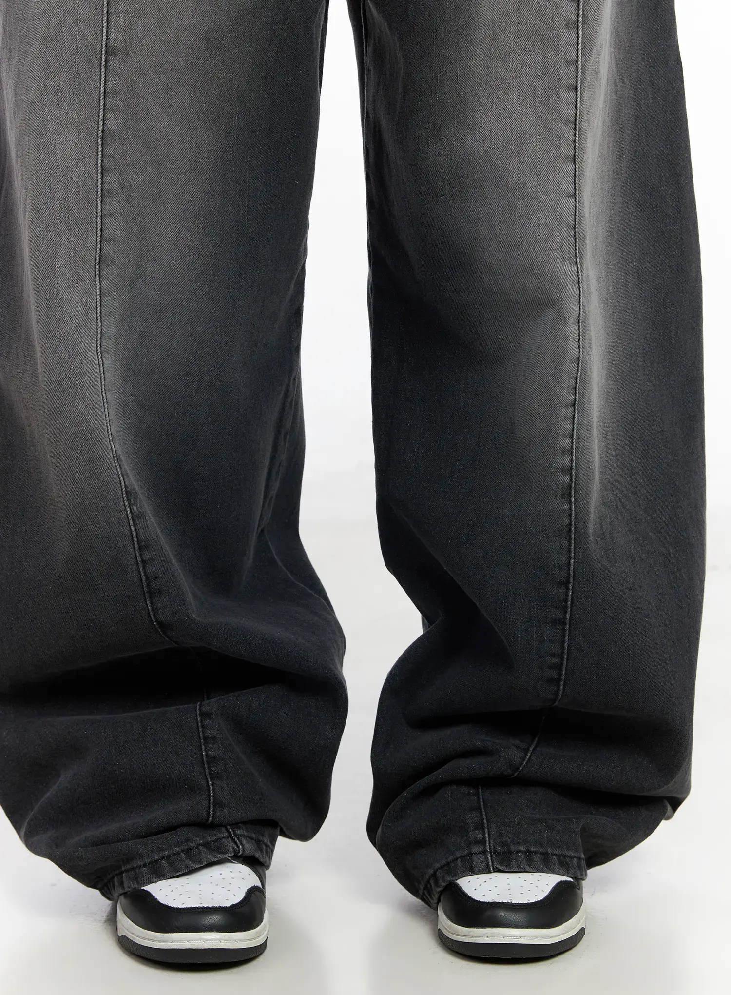 Alana Belt-Detail Baggy Jeans CJ530 - Image 10