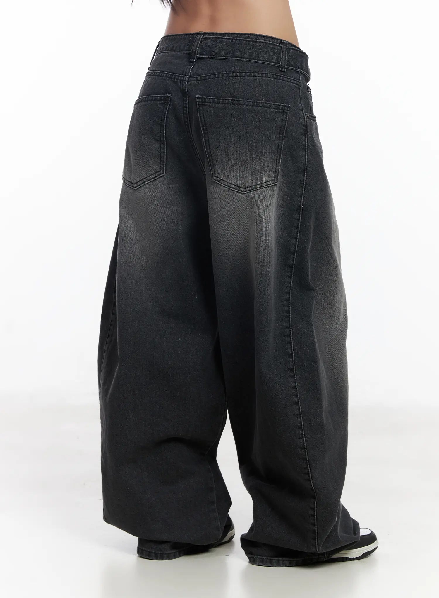Alana Belt-Detail Baggy Jeans CJ530 - Image 6