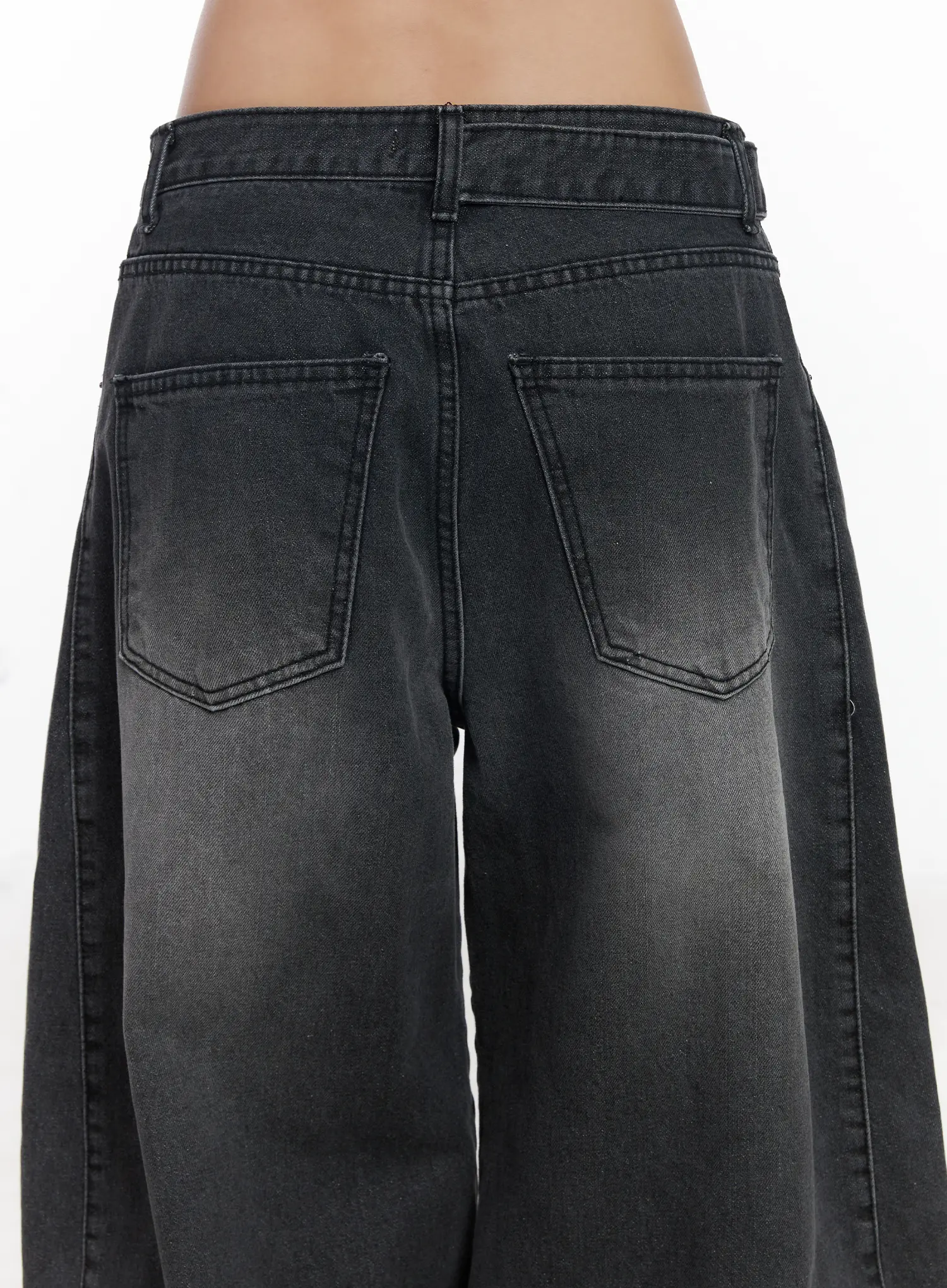 Alana Belt-Detail Baggy Jeans CJ530 - Image 9