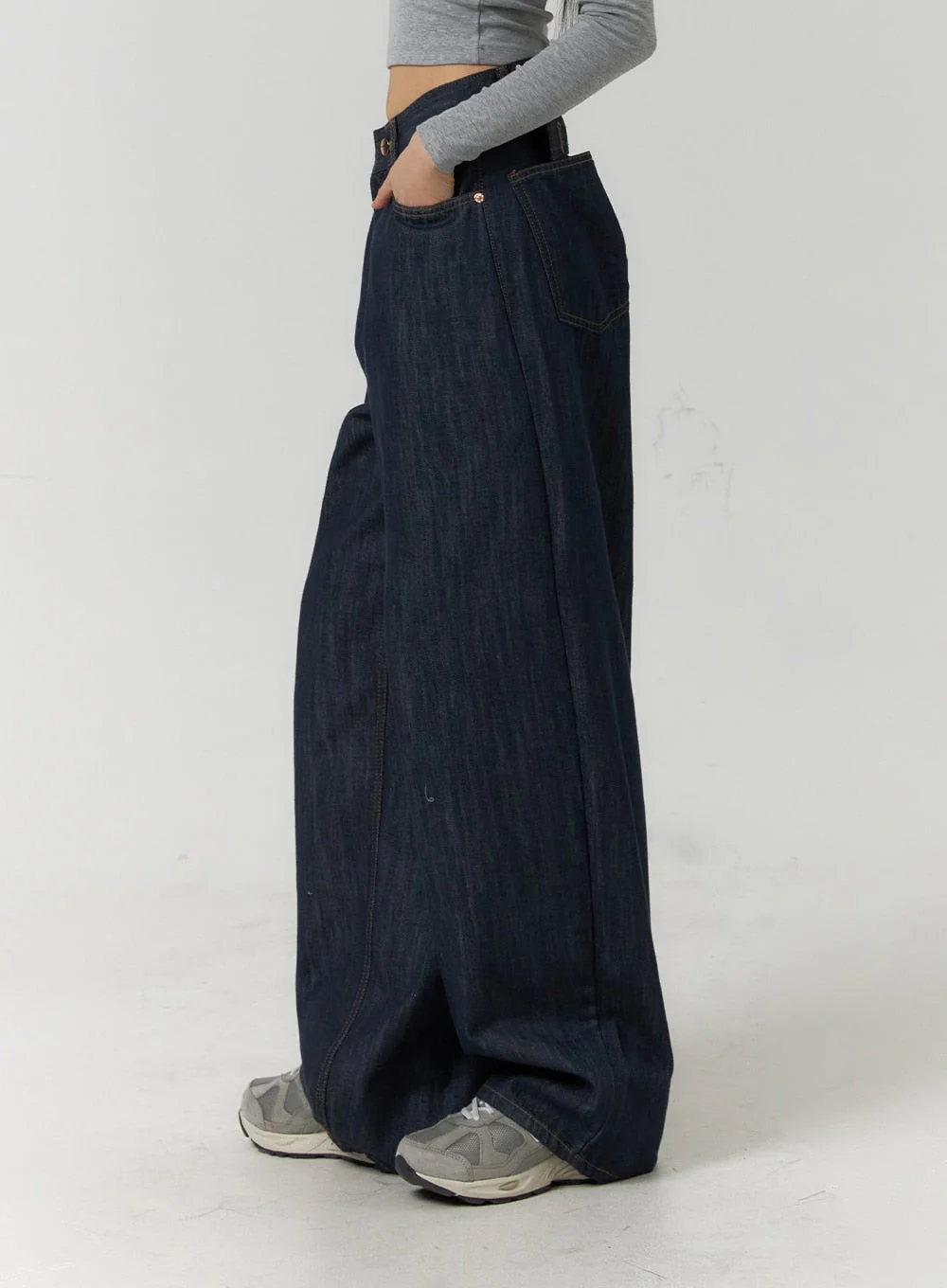 Back Button Wide Leg Jeans CF407 - Image 4