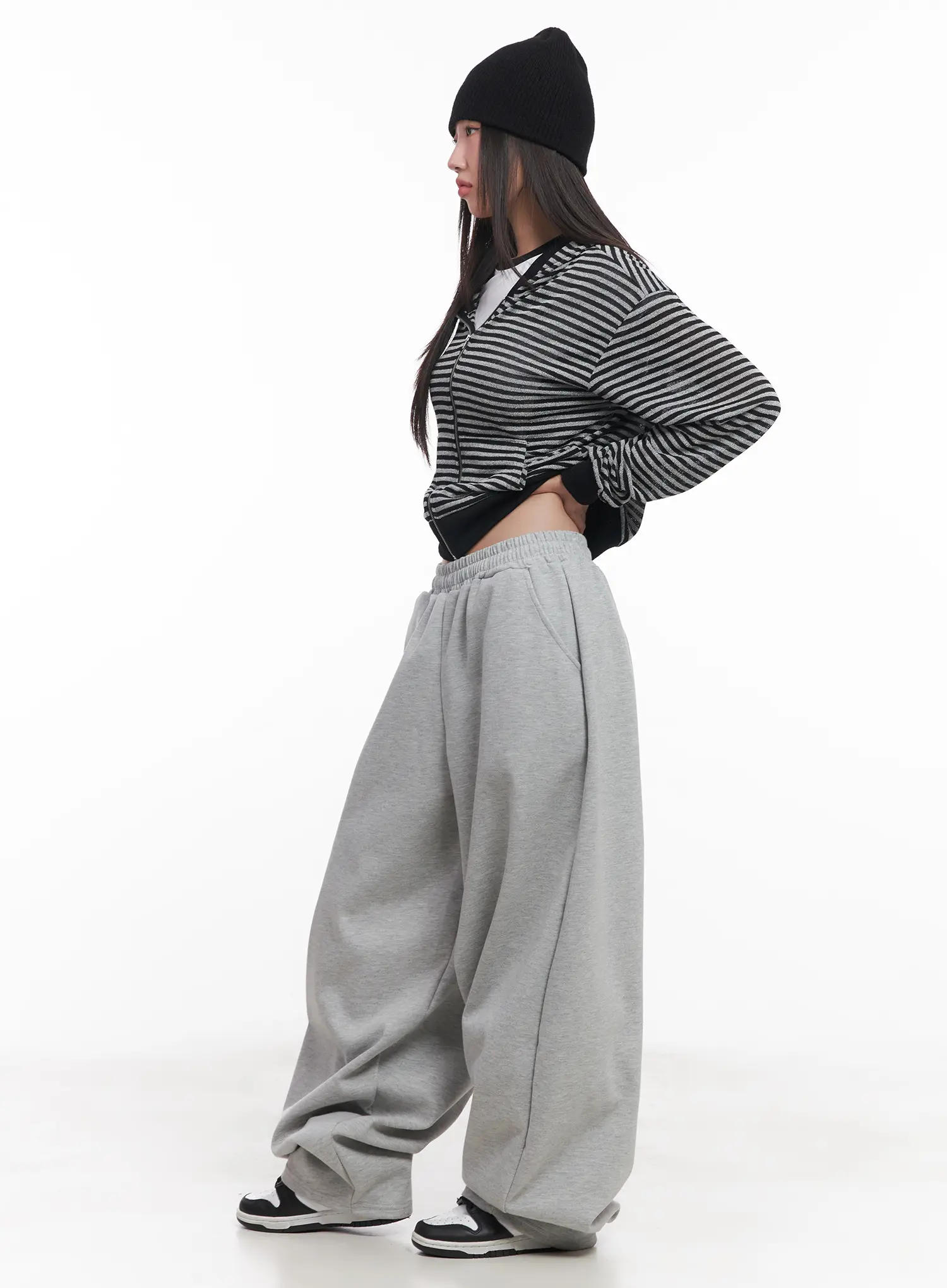 Basic Wide-Fit Sweatpants CU517 - Image 9