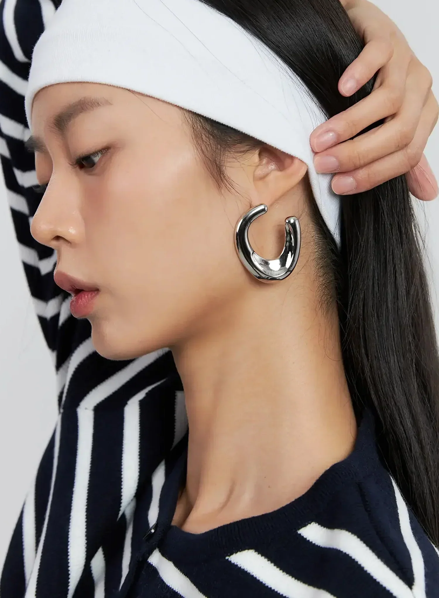 Bold U-Shaped Earrings IS515 - Image 2