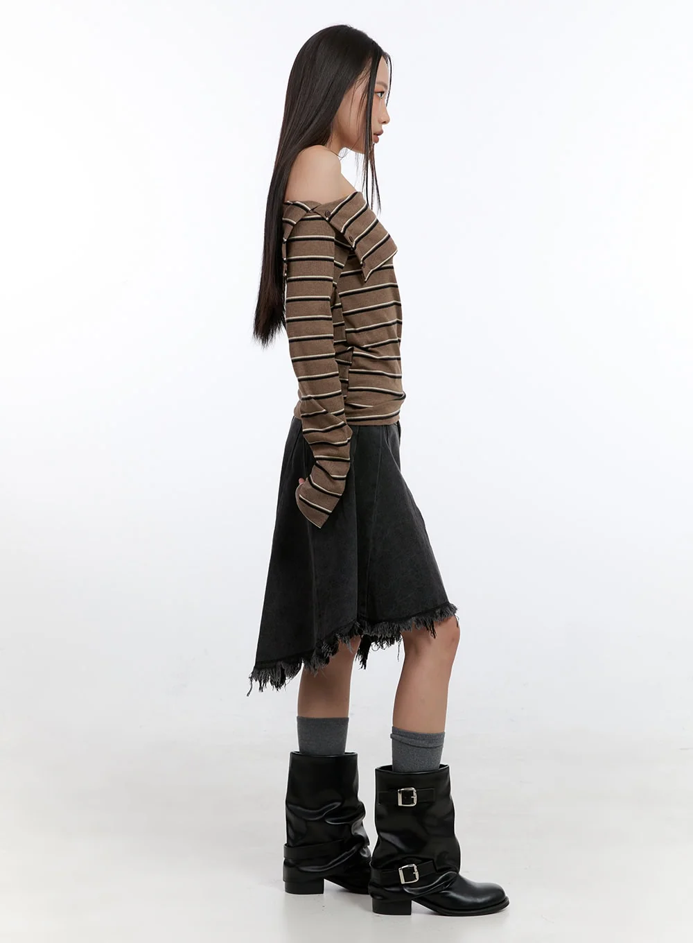 Buttoned Off-Shoulder Stripe Tee CN401 - Image 3