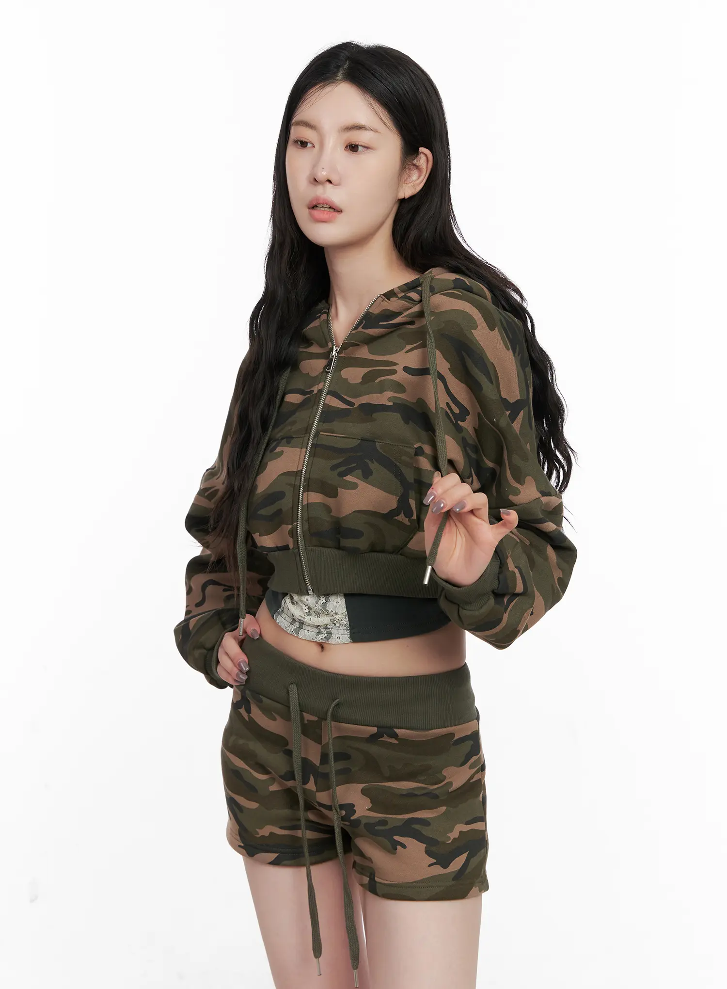 Camo Graphic Crop Hoodie CN513 - Image 2