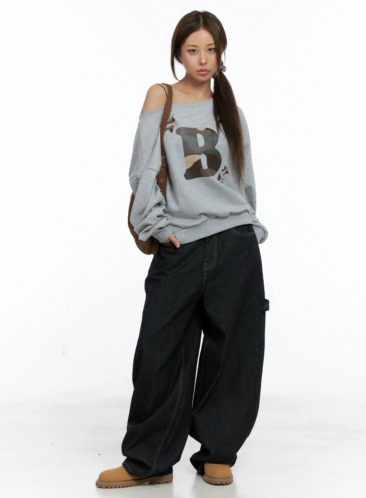 Camo Logo Off-Shoulder Sweatshirt CS505