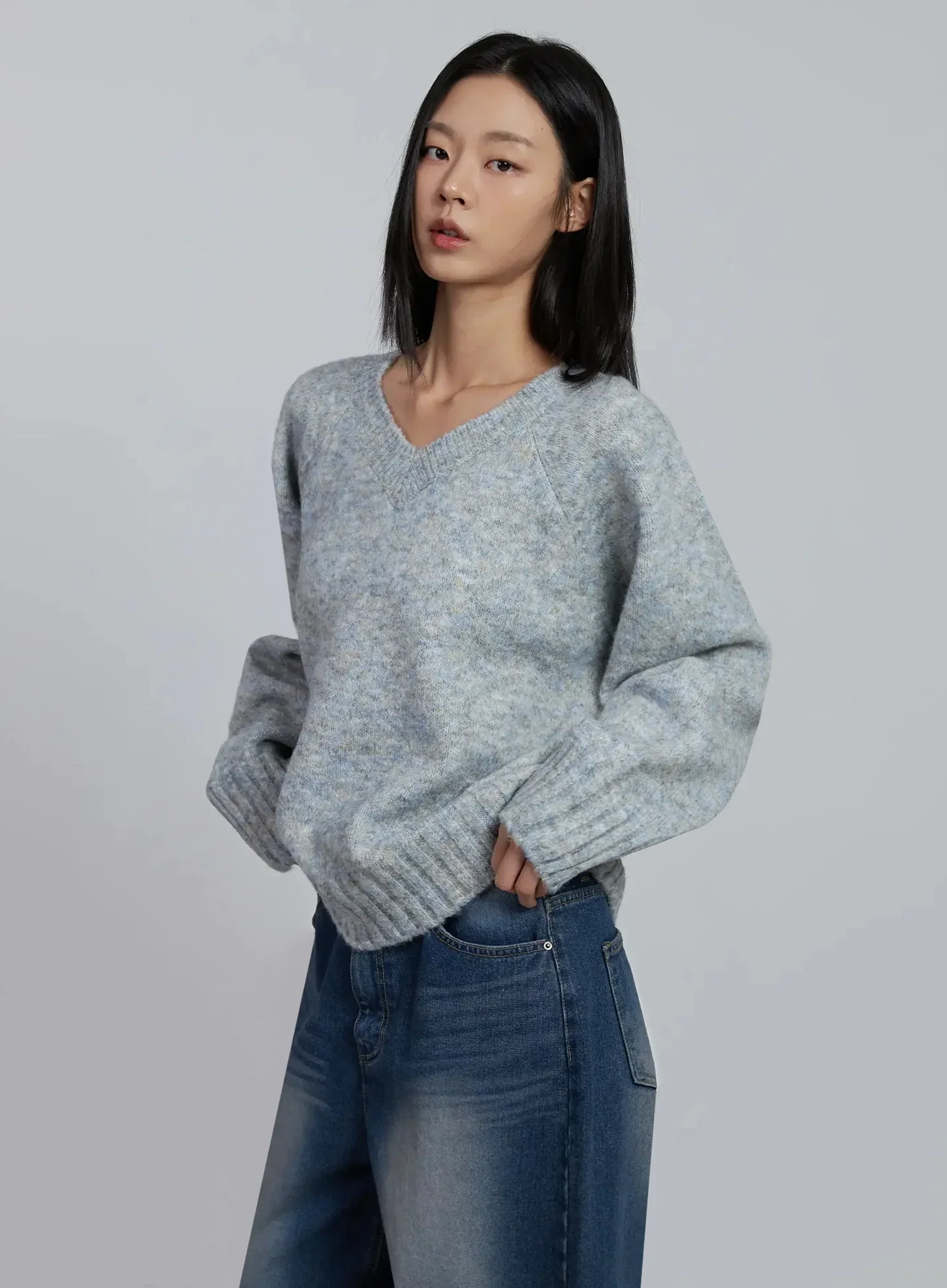 Casual Loose-Fit V-Neck Sweater IM520 - Image 11