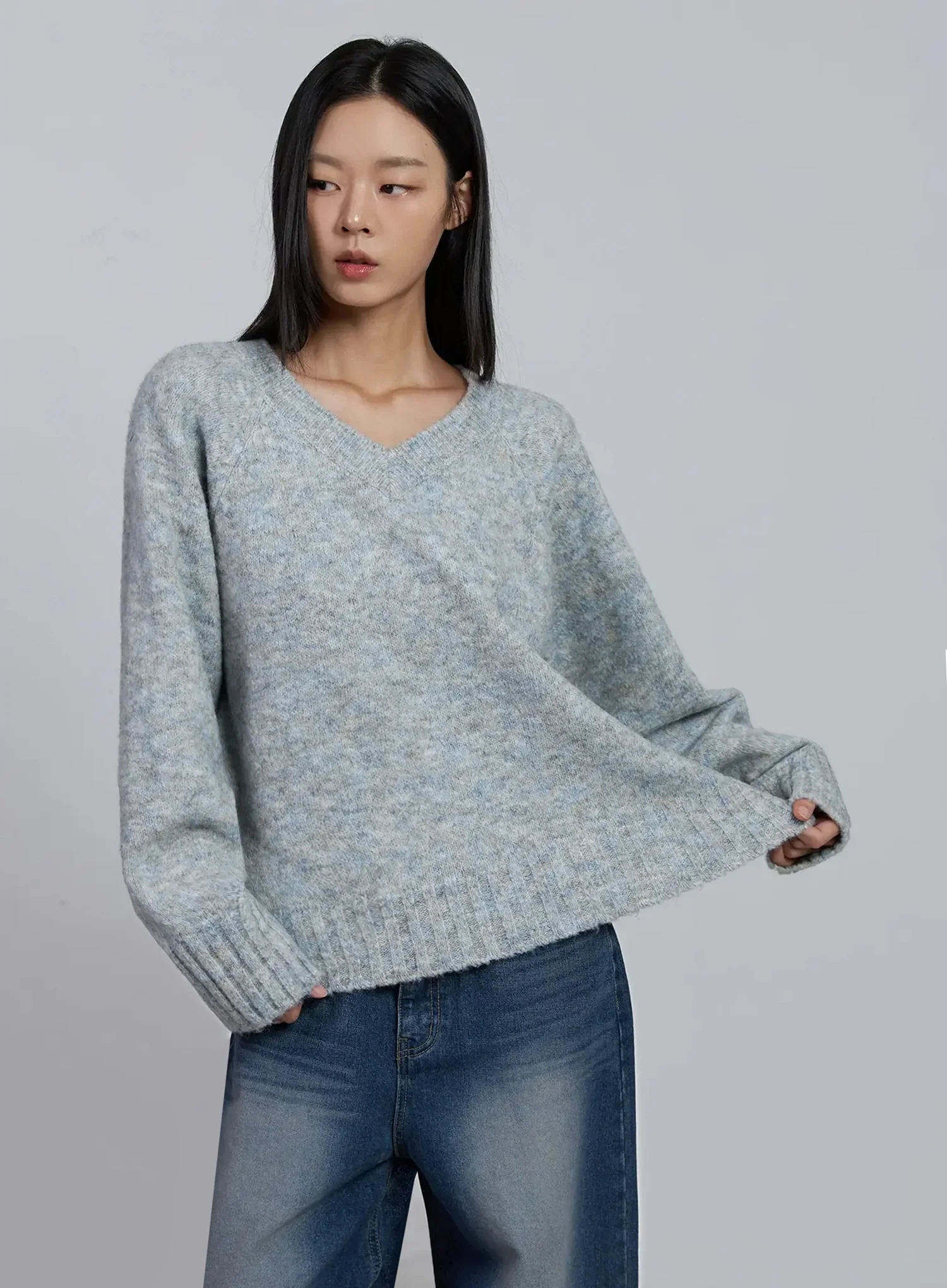 Casual Loose-Fit V-Neck Sweater IM520 - Image 3