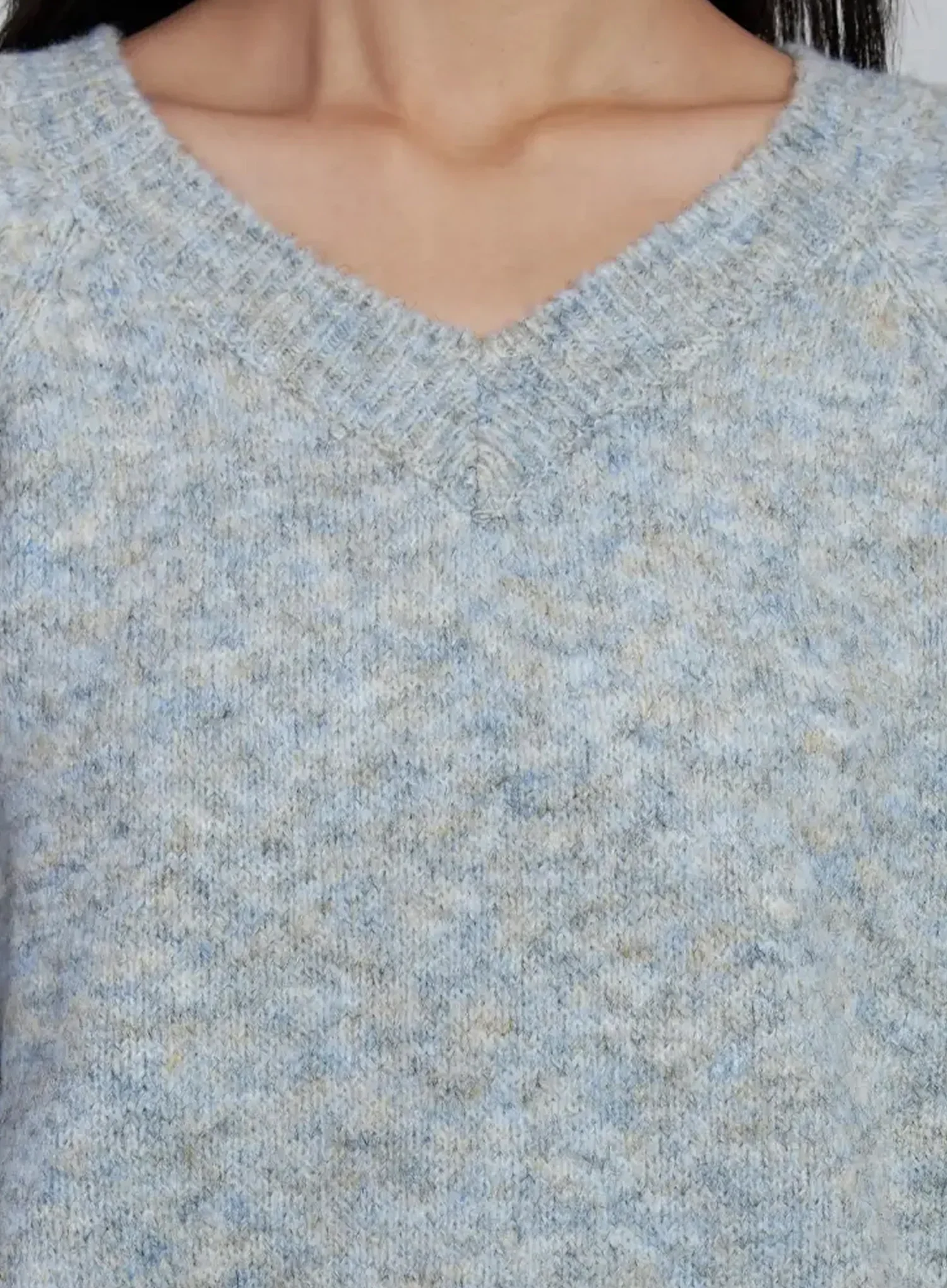 Casual Loose-Fit V-Neck Sweater IM520 - Image 4