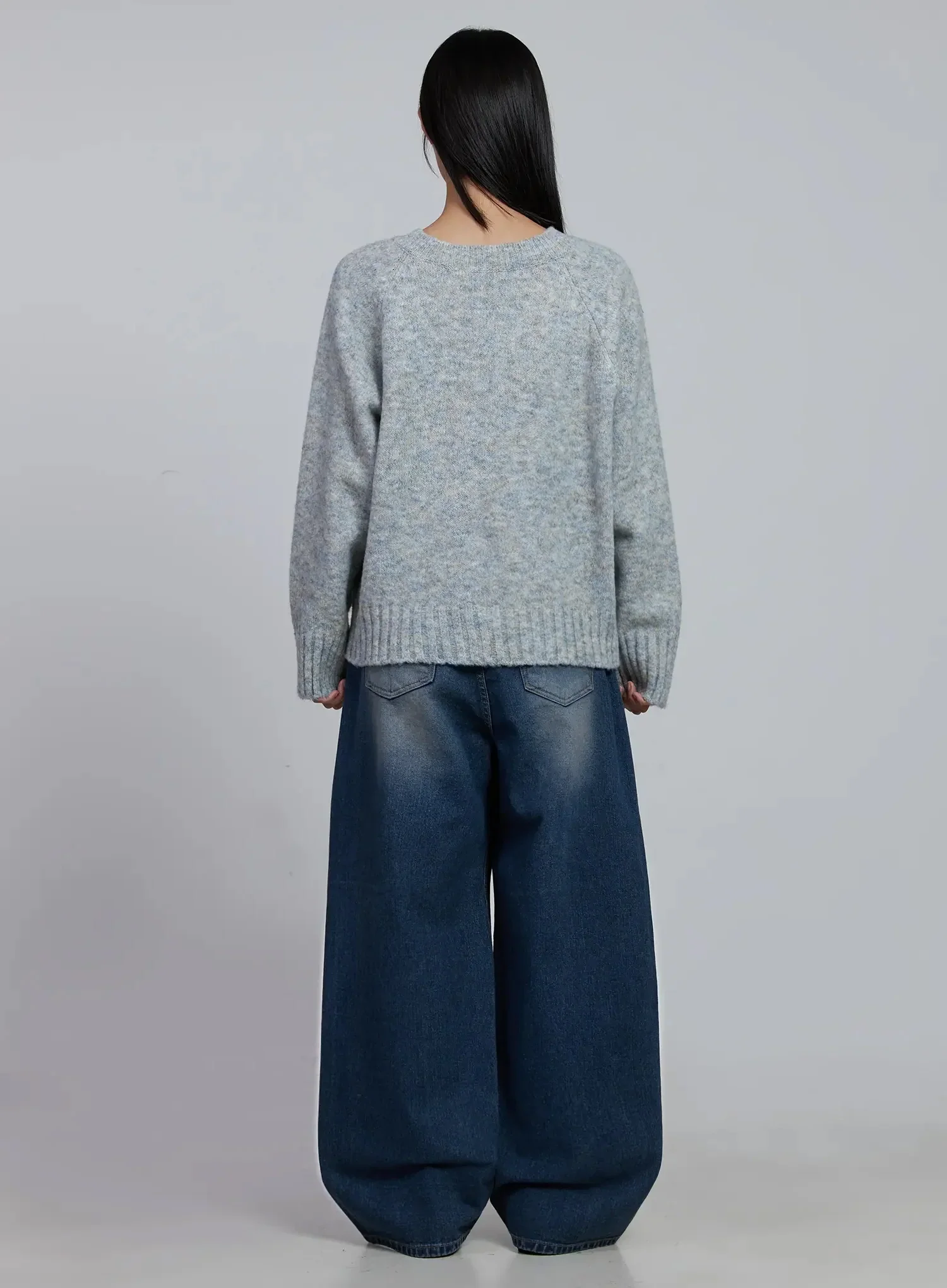 Casual Loose-Fit V-Neck Sweater IM520 - Image 8