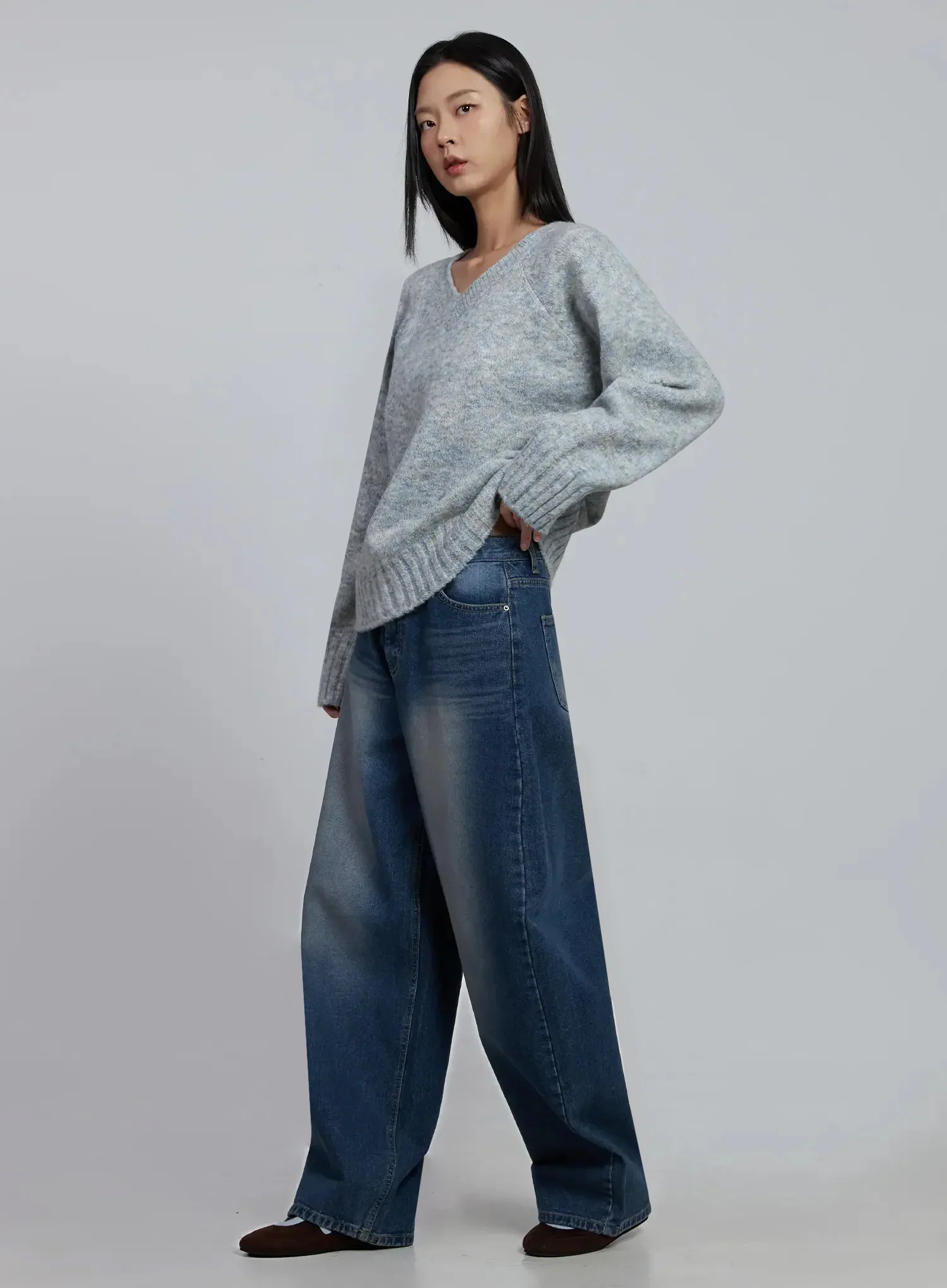 Casual Loose-Fit V-Neck Sweater IM520 - Image 9