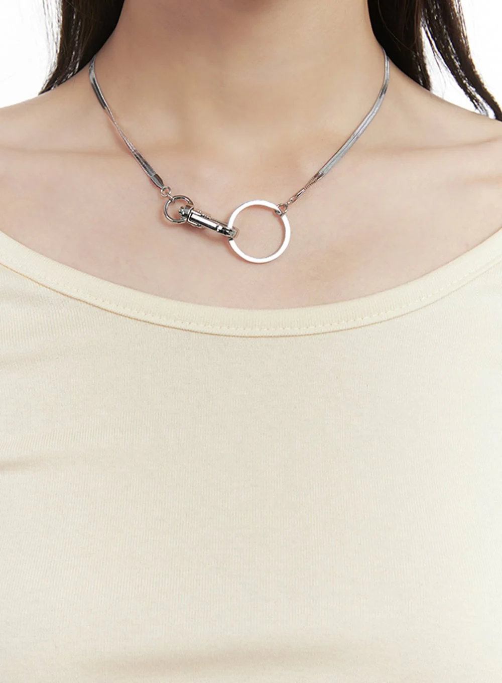 Circle Pendant Choker Necklace IN427 - Image 2