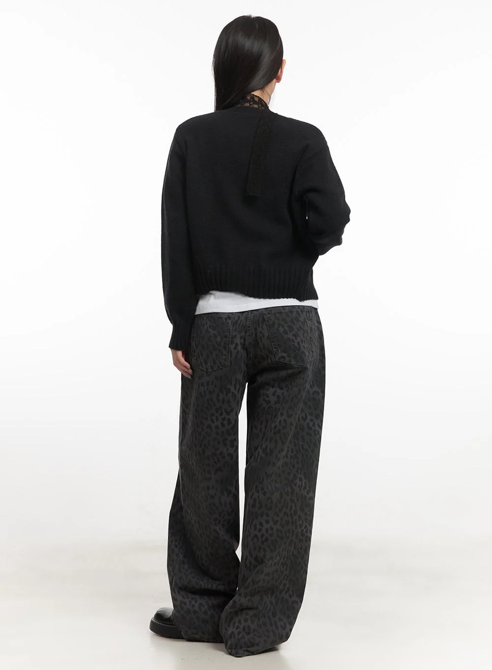 Classic Button V-Neck Cardigan CF524 - Image 4