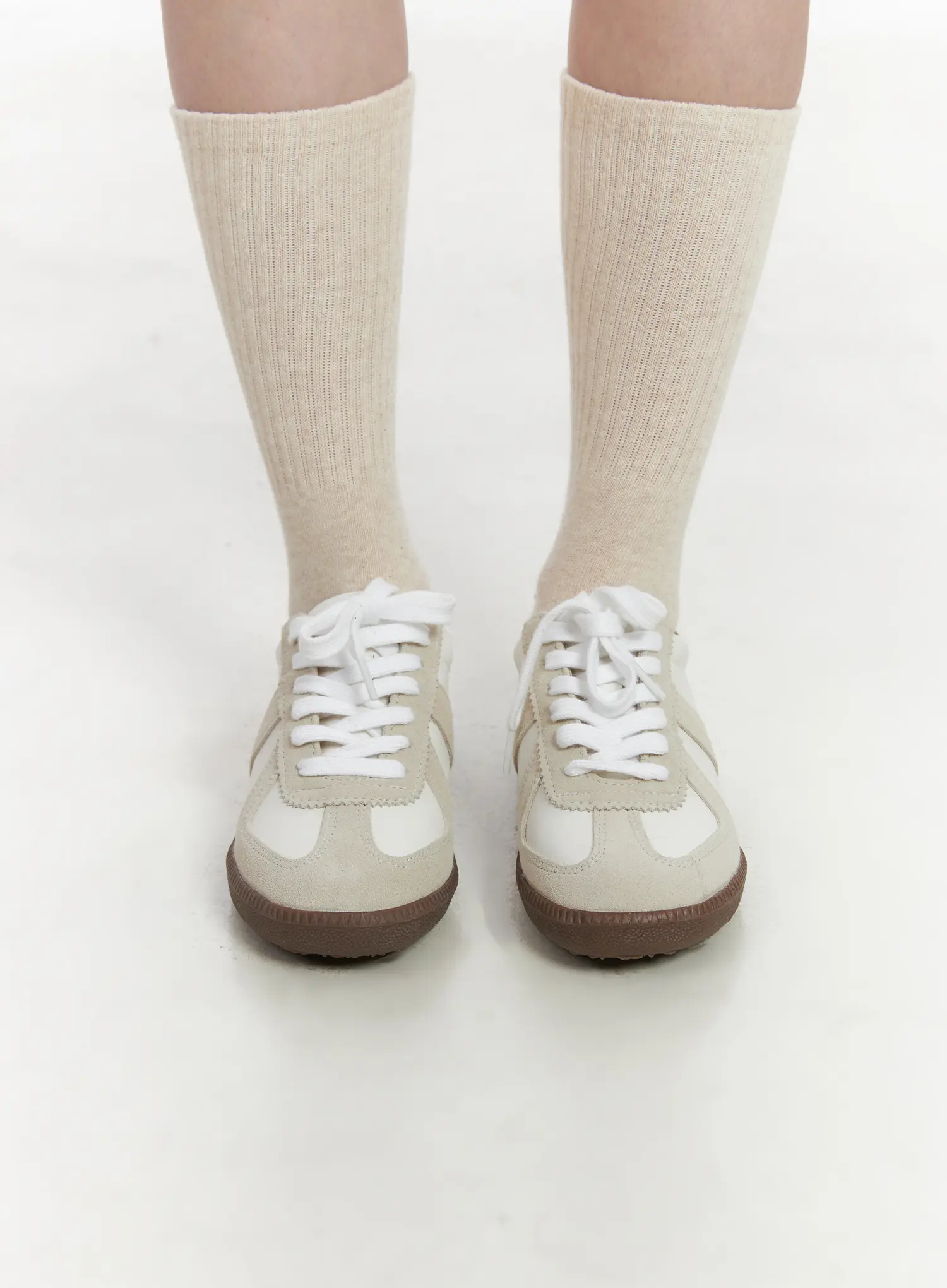 Classic Unisex Sneakers CN527 - Image 4