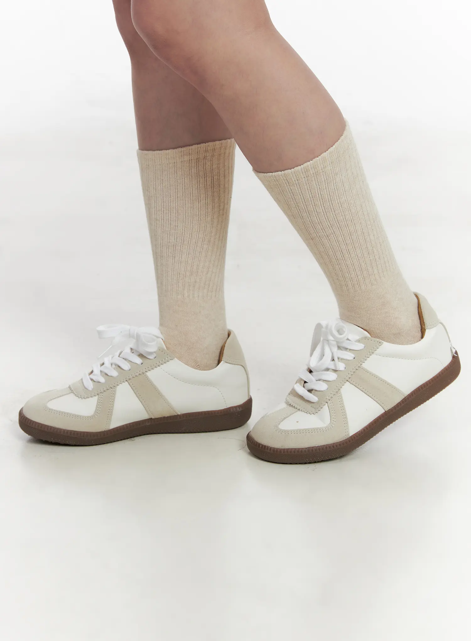 Classic Unisex Sneakers CN527 - Image 5