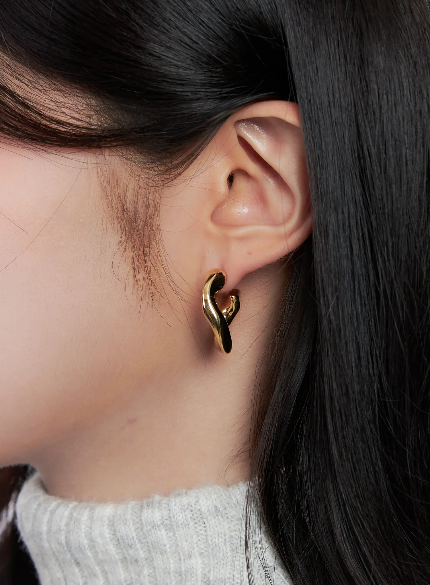Curved Hoop Earrings CS523 - Image 3