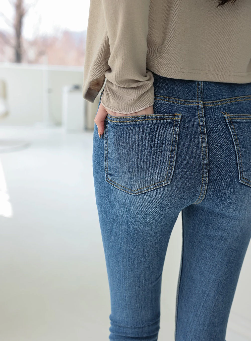 Double Button Raw Hem Skinny Jeans IA11 - Image 10