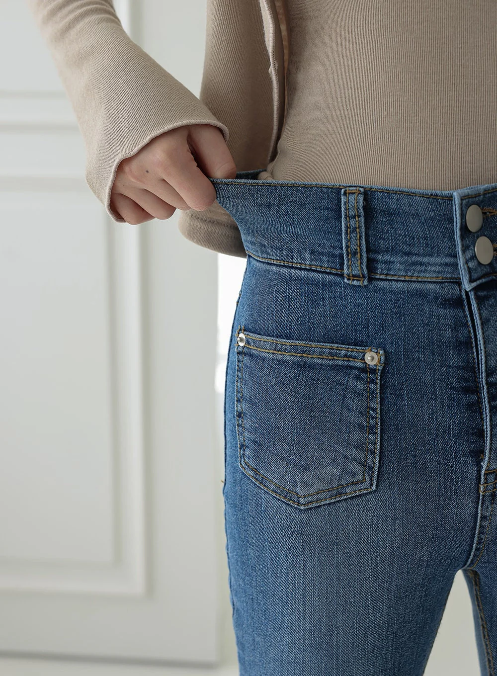 Double Button Raw Hem Skinny Jeans IA11 - Image 12