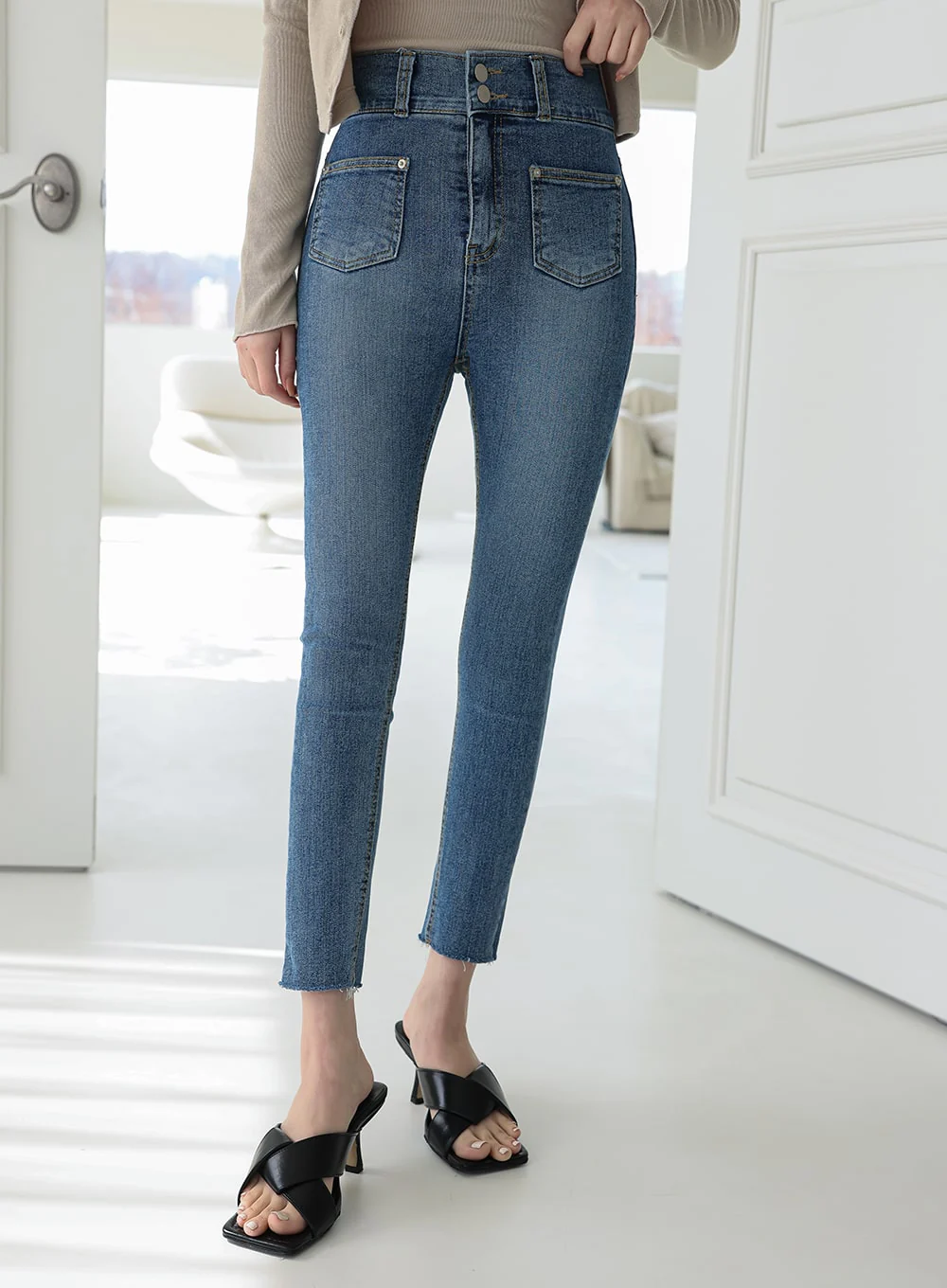 Double Button Raw Hem Skinny Jeans IA11 - Image 6