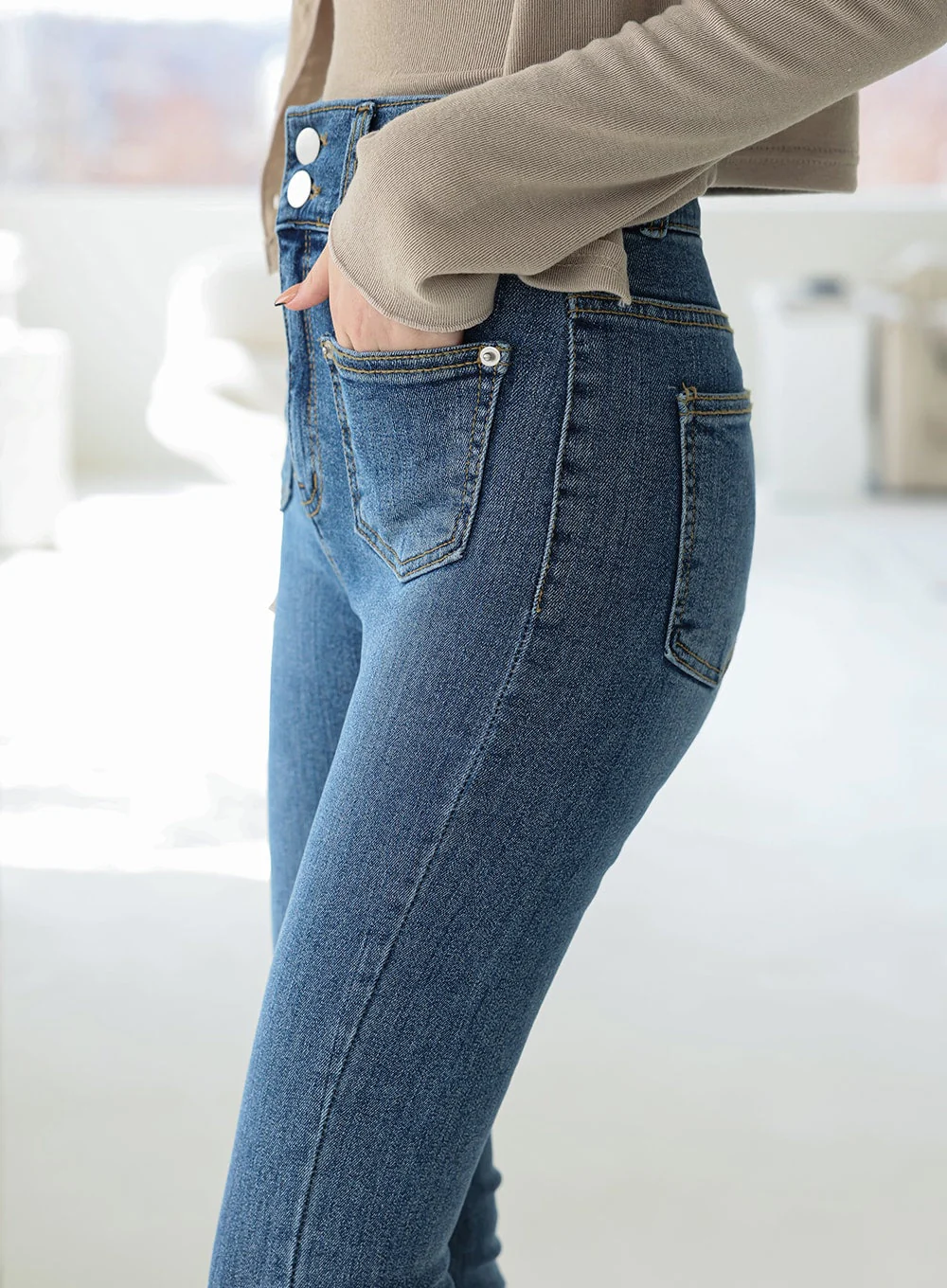 Double Button Raw Hem Skinny Jeans IA11 - Image 8
