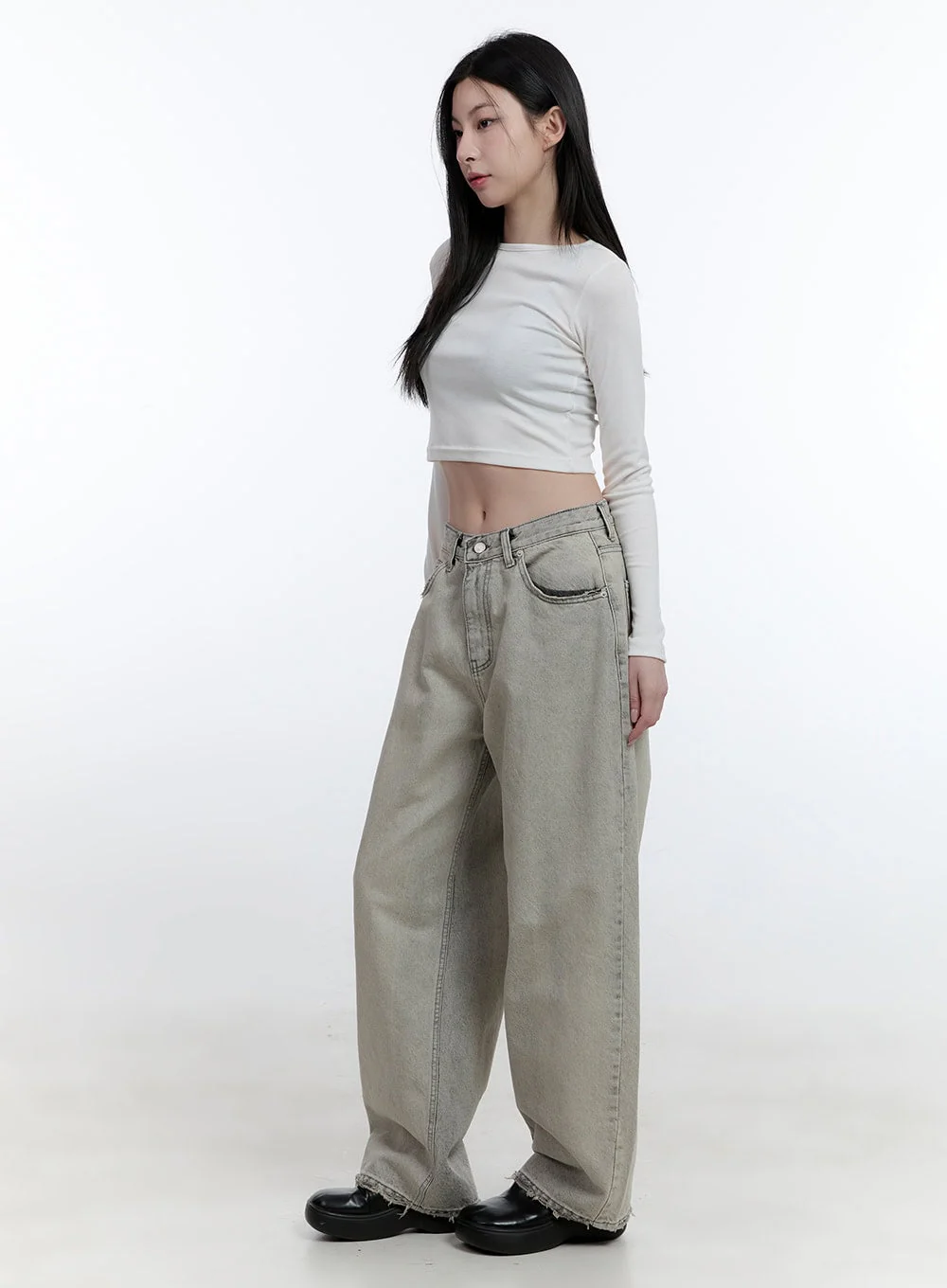 Essential Slim-Fit Long-Sleeve Crop Top CJ520 - Image 4