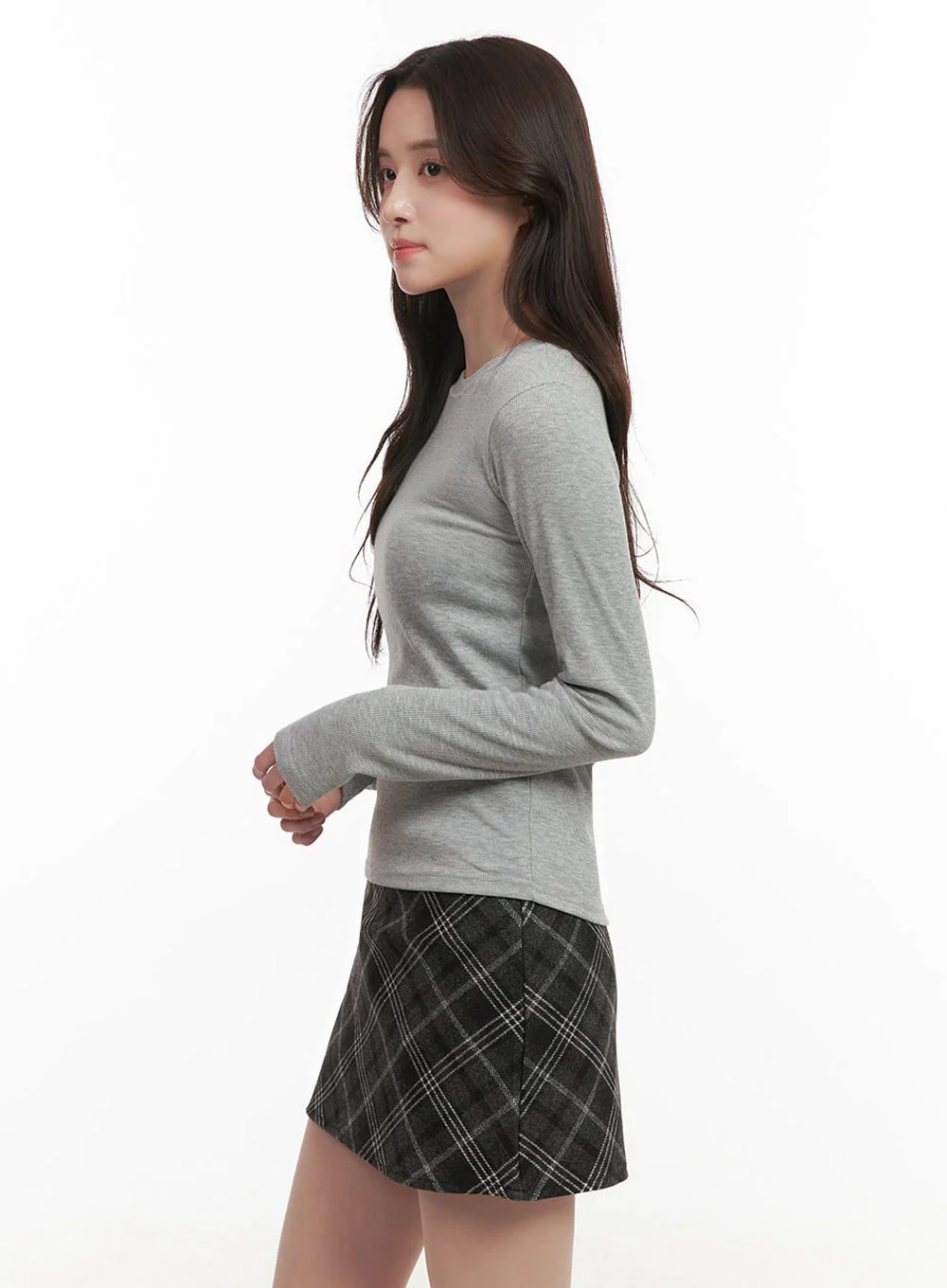 Essential Slim-Fit Long-Sleeve Top IJ510 - Image 4