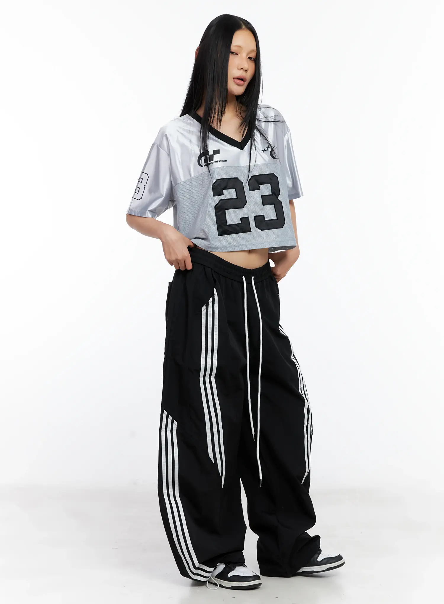 Glossy V-Neck Cropped Jersey CL529 - Image 4