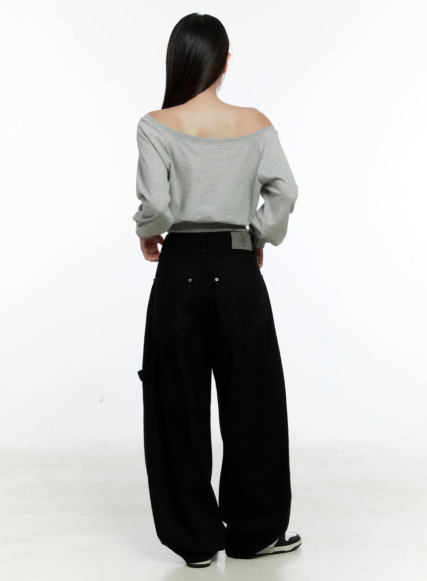 Graphic Off-shoulder Crop Sweatshirt CS517 - Image 4