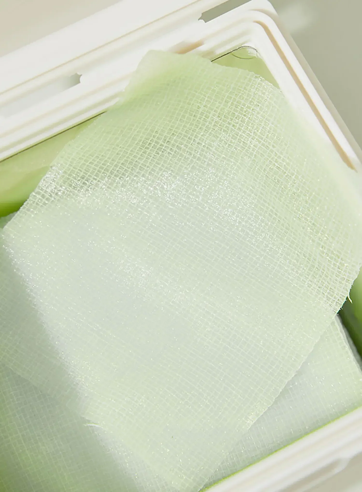 Green Tea Calming Peeling Toner Pad (70ea) - Image 4
