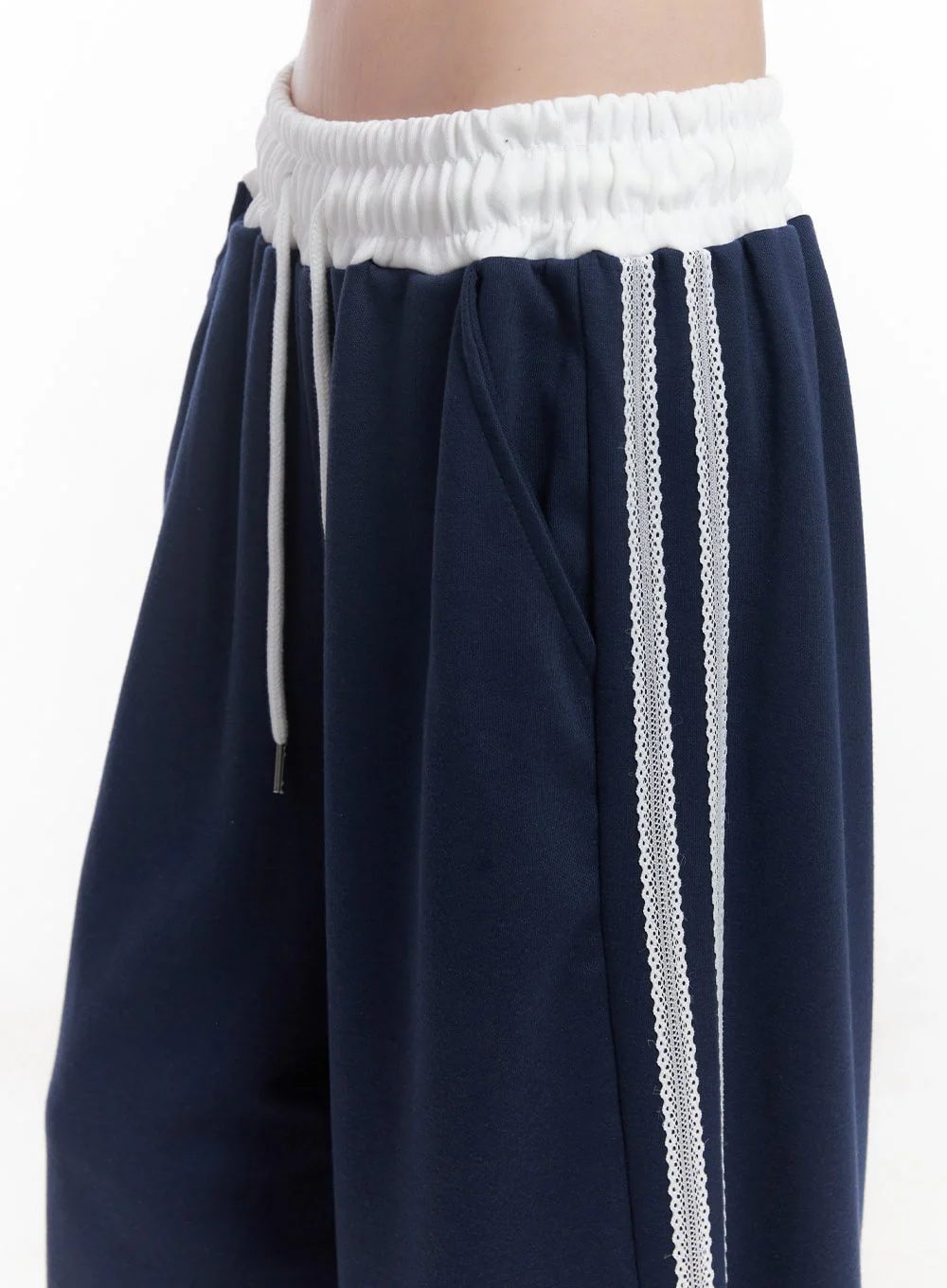 Lace-Striped Wide-Fit Sweatpants CU506 - Image 8