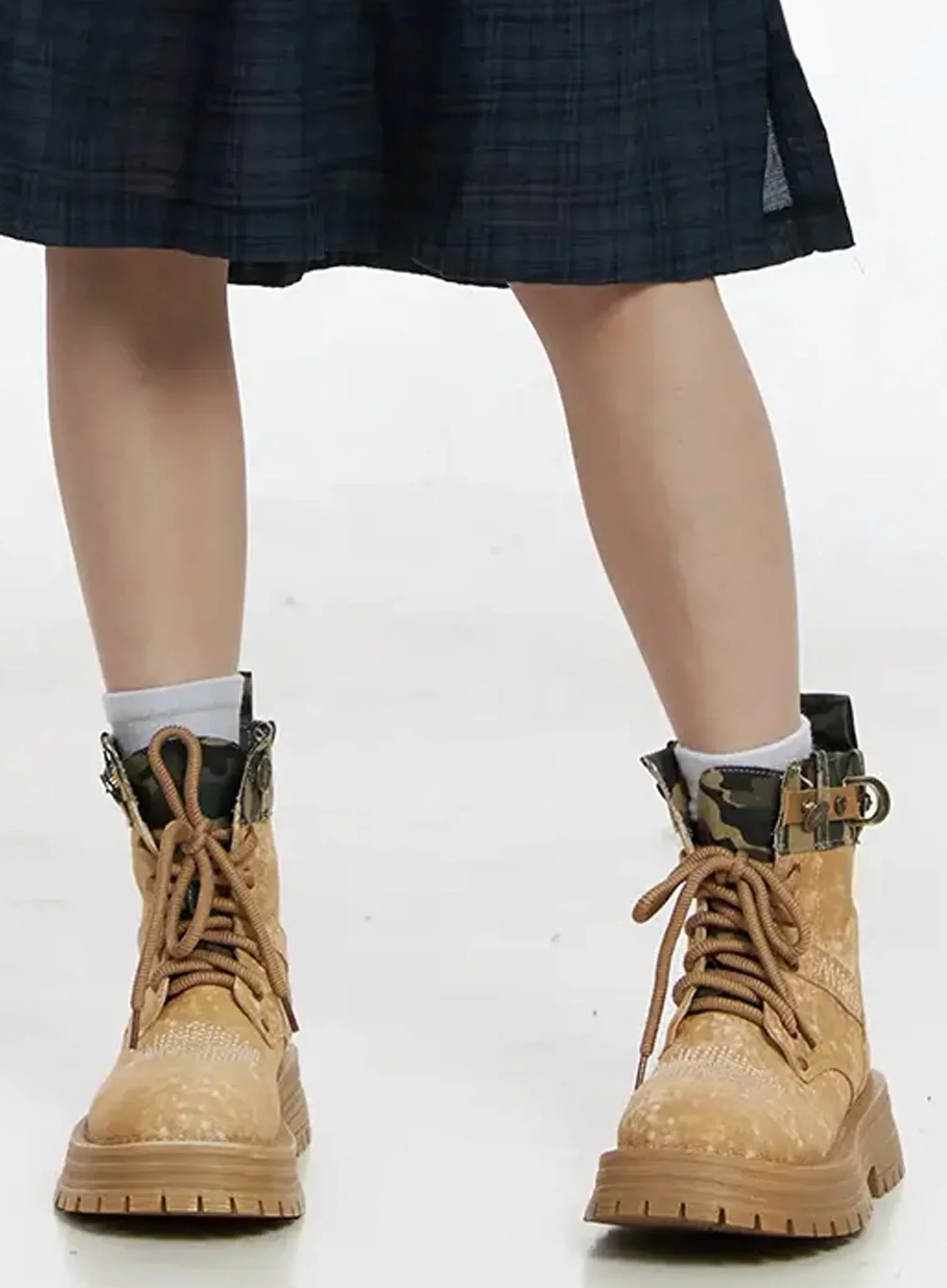 Lace-Up Platform Boots F517
