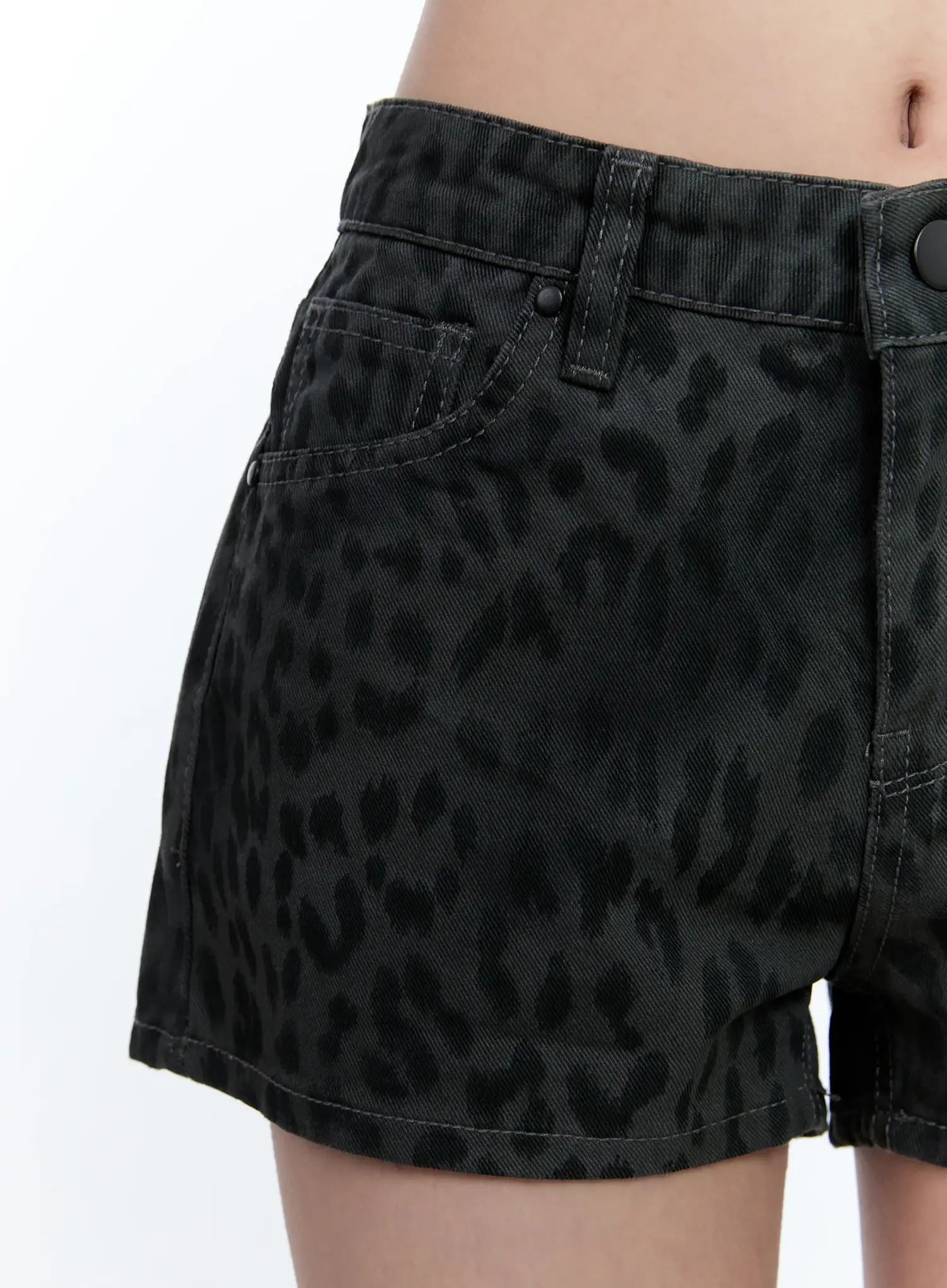 Leopard Print Shorts CG501 - Image 3
