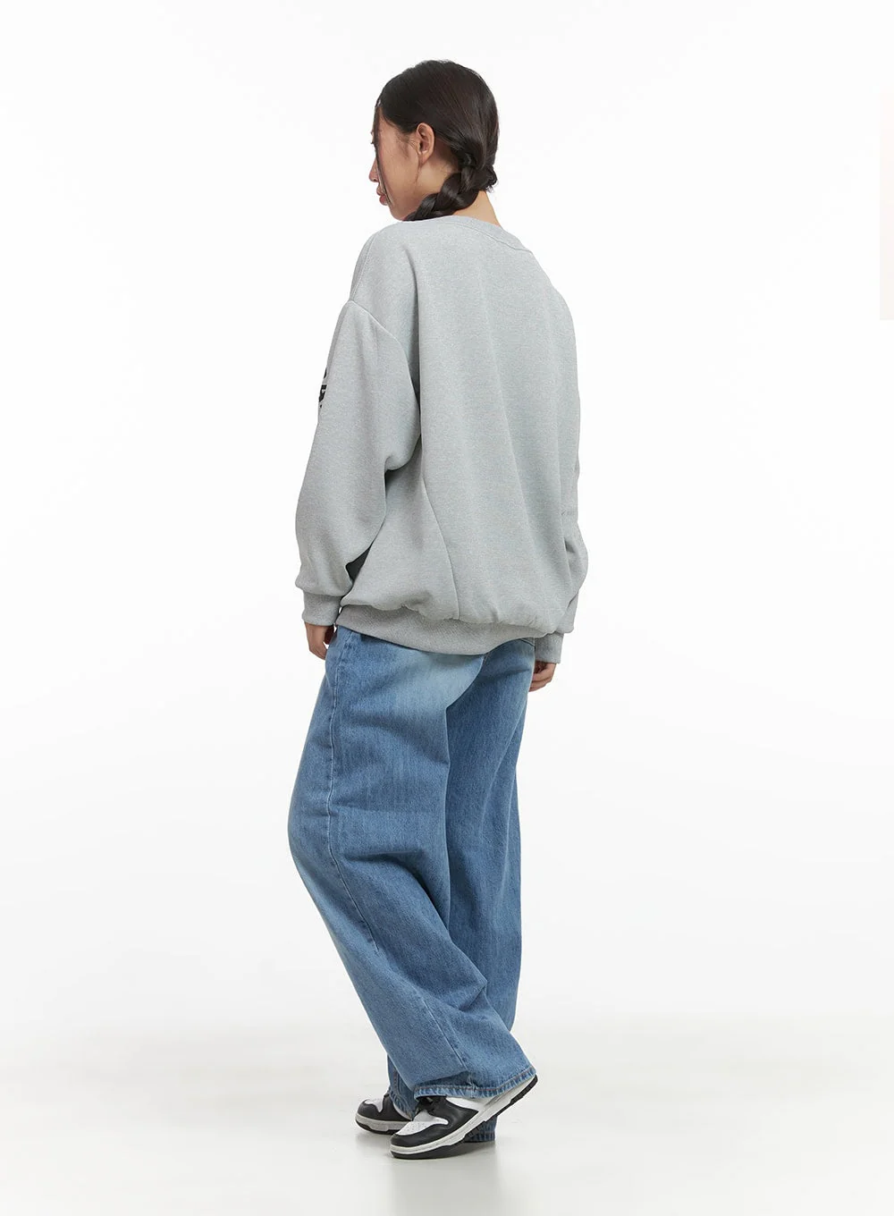 Lettered Crewneck Sweatshirt CO402 - Image 3