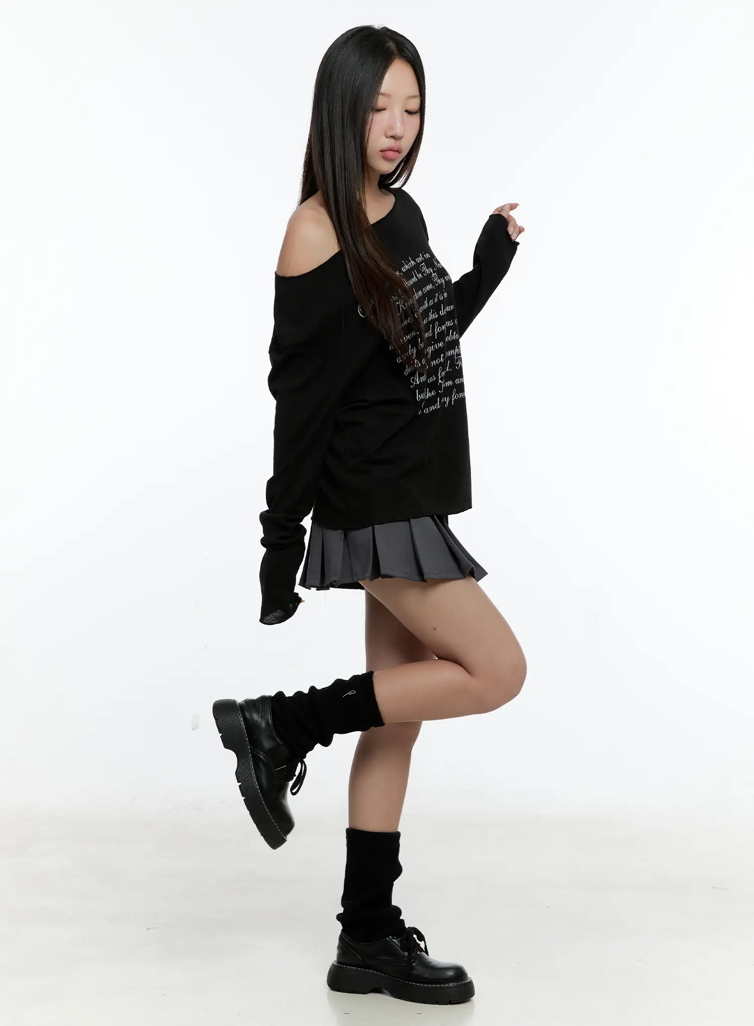 Lettering Off-Shoulder Long Sleeve CS517 - Image 3