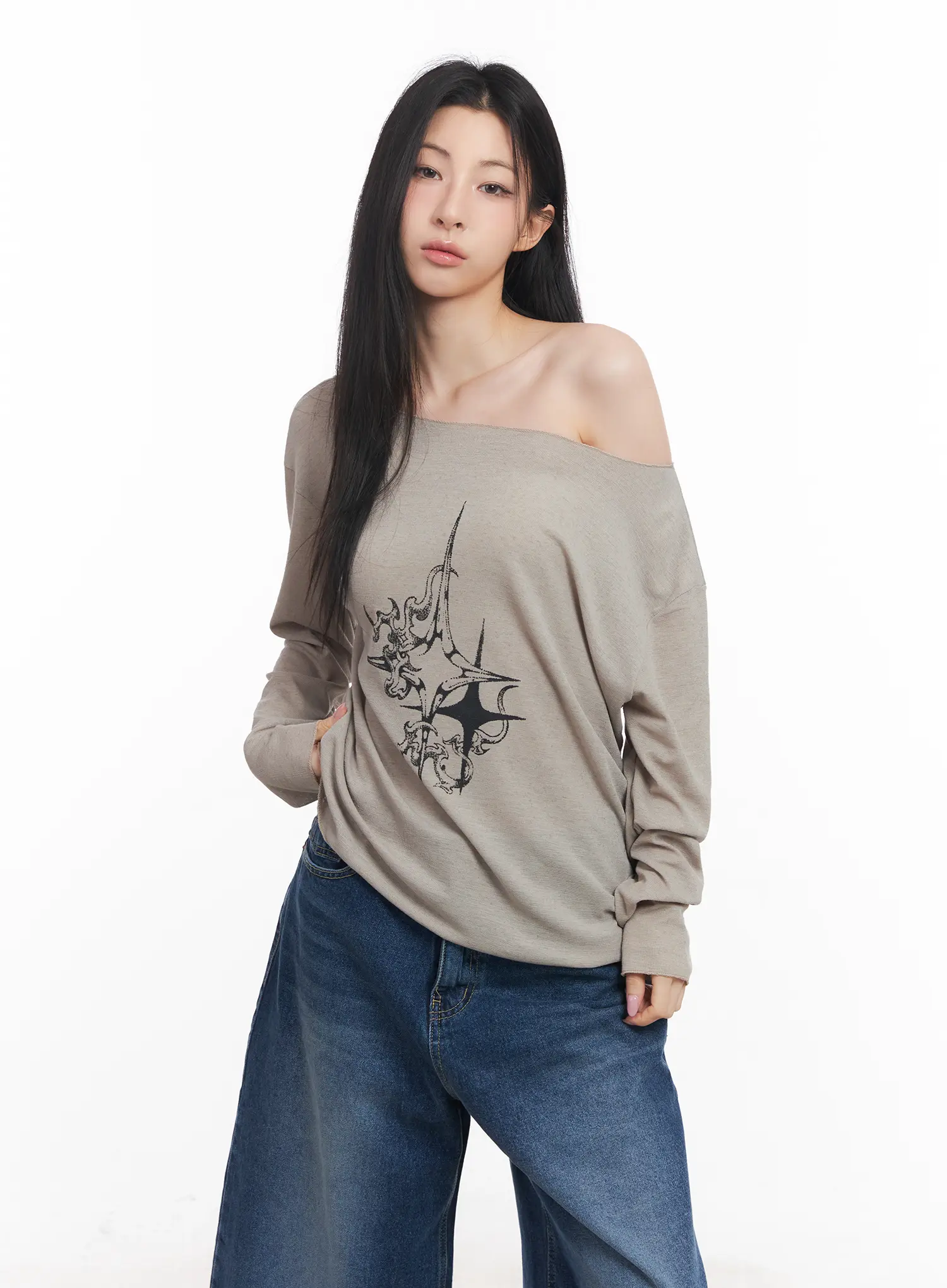Loose-Fit Long Sleeve Graphic Top CU510 - Image 13