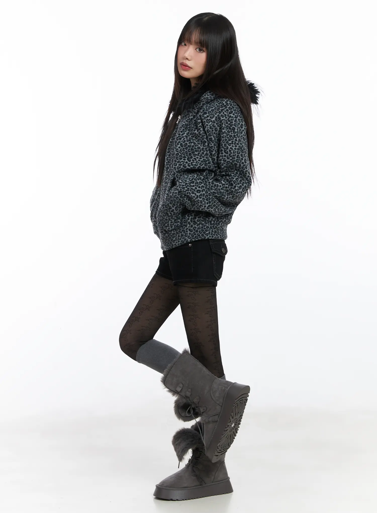 Low-Rise Short Pants CD519 - Image 3