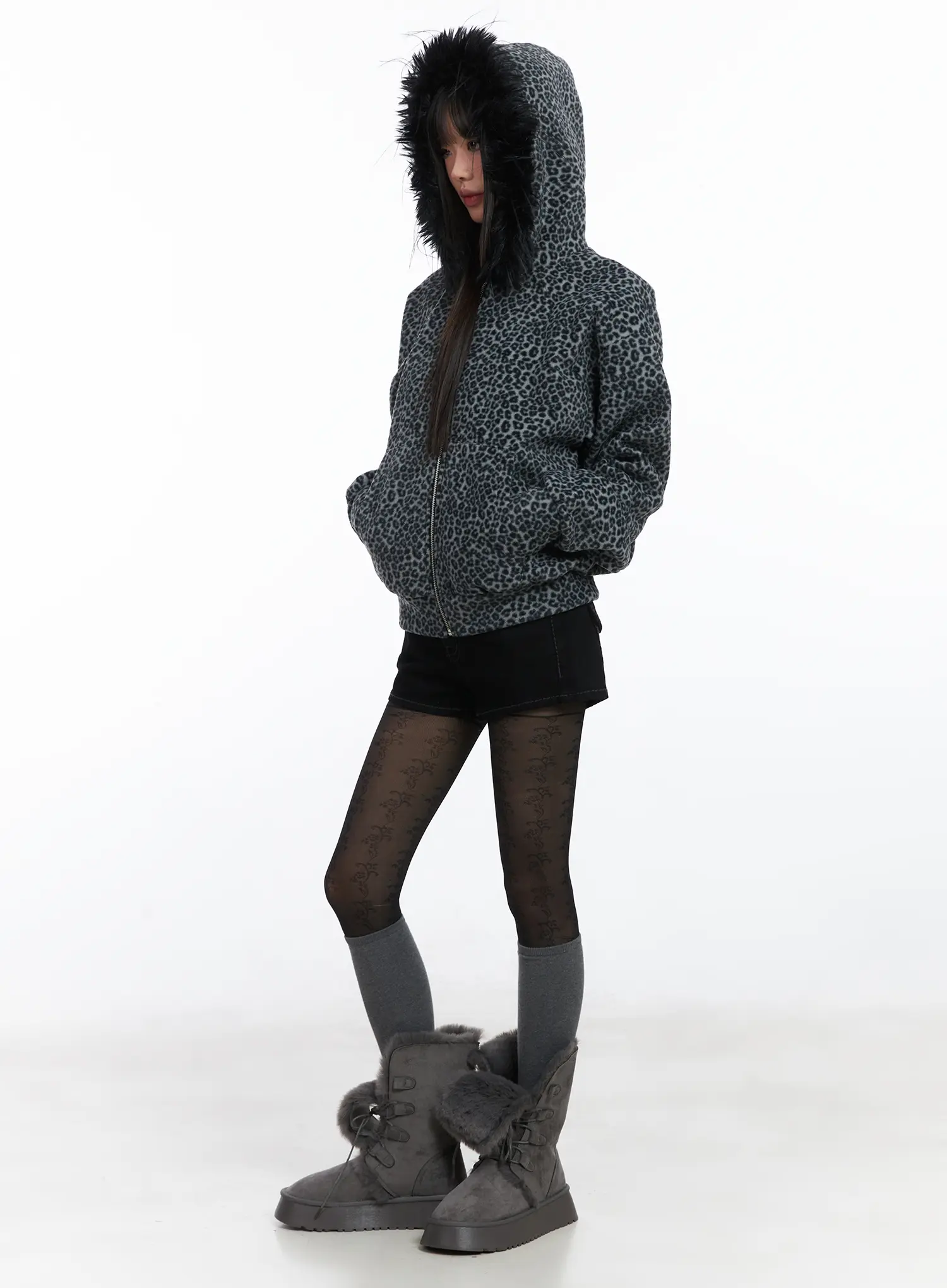 Low-Rise Short Pants CD519 - Image 4