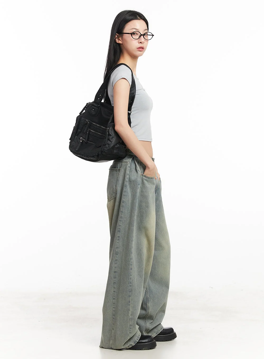 Medium-Sized Shoulder Bag with Pockets CM504 - Image 2