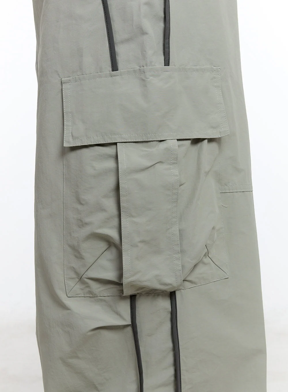 Men’s Cargo Balloon-Fit Windbreaker Pants IY530 - Image 6