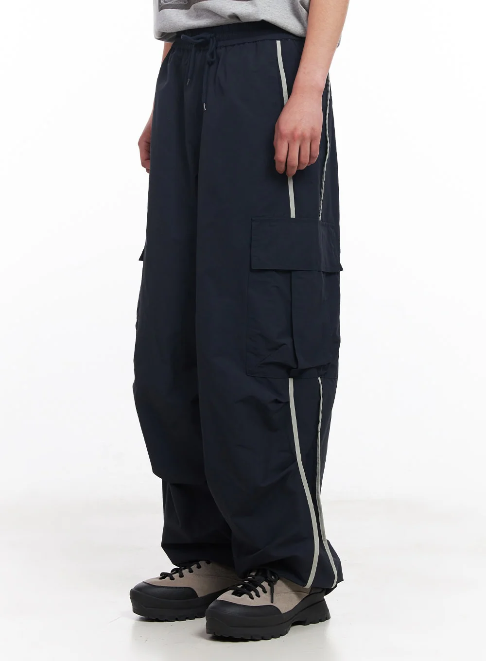 Men's Cargo Balloon-Fit Windbreaker Pants (Dark blue) IU512 - Image 3