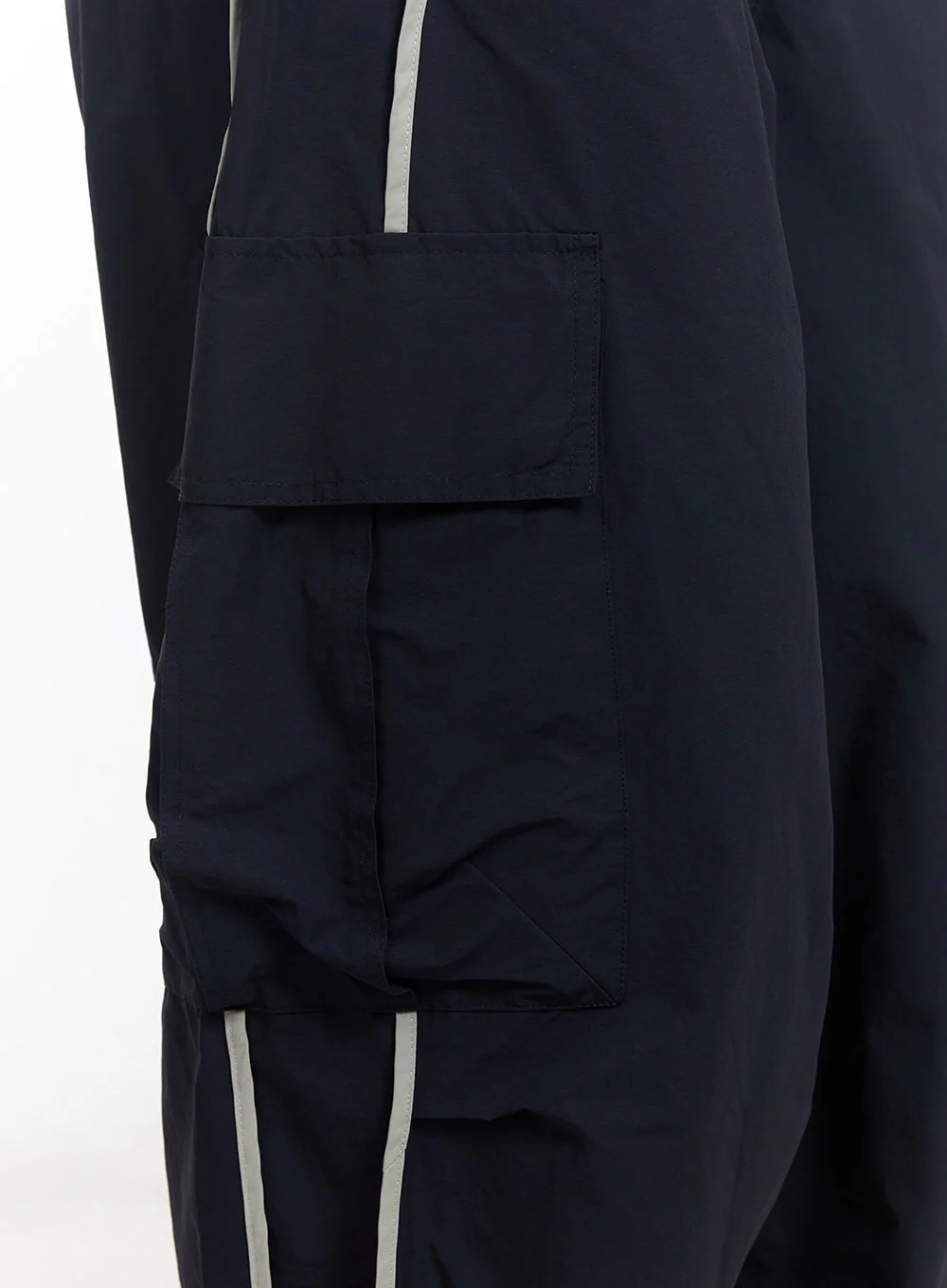 Men's Cargo Balloon-Fit Windbreaker Pants (Dark blue) IU512 - Image 6