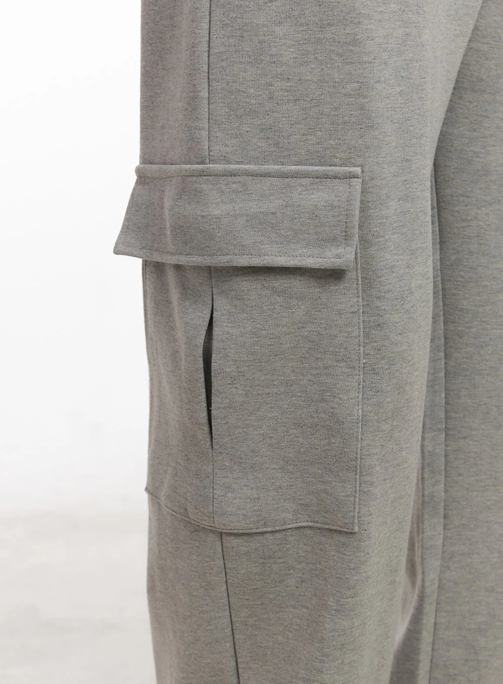 Men's Cargo Pocket Wide-Fit Sweatpants IM517 - Image 4