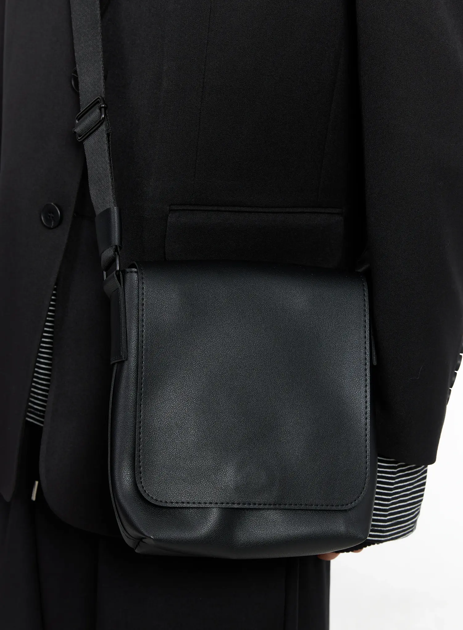 Men's Classic Crossbody Bag IS502 - Image 3