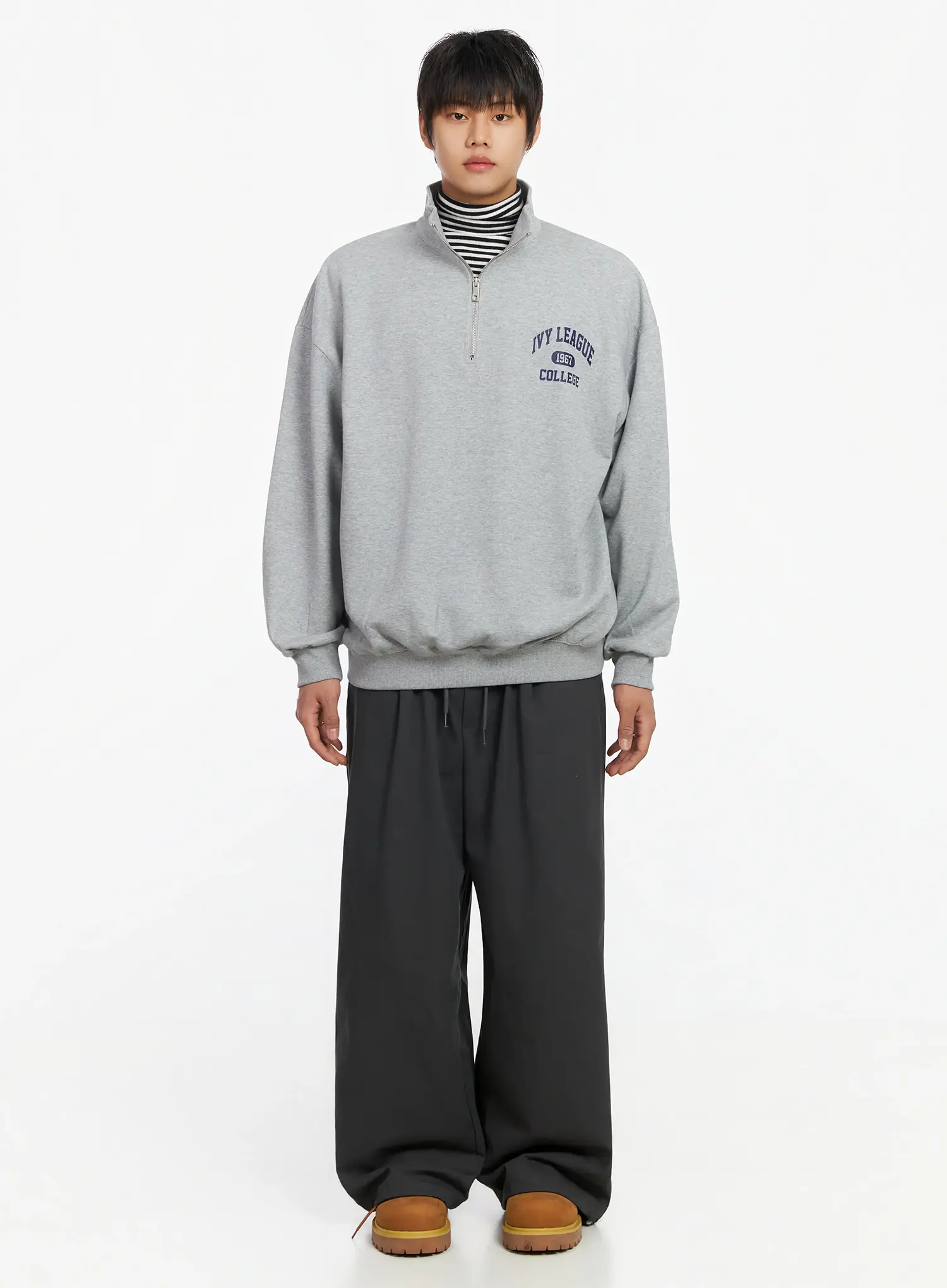 Men's Collegiate Graphic Quarter Zip Sweatshirt IJ527 - Image 4