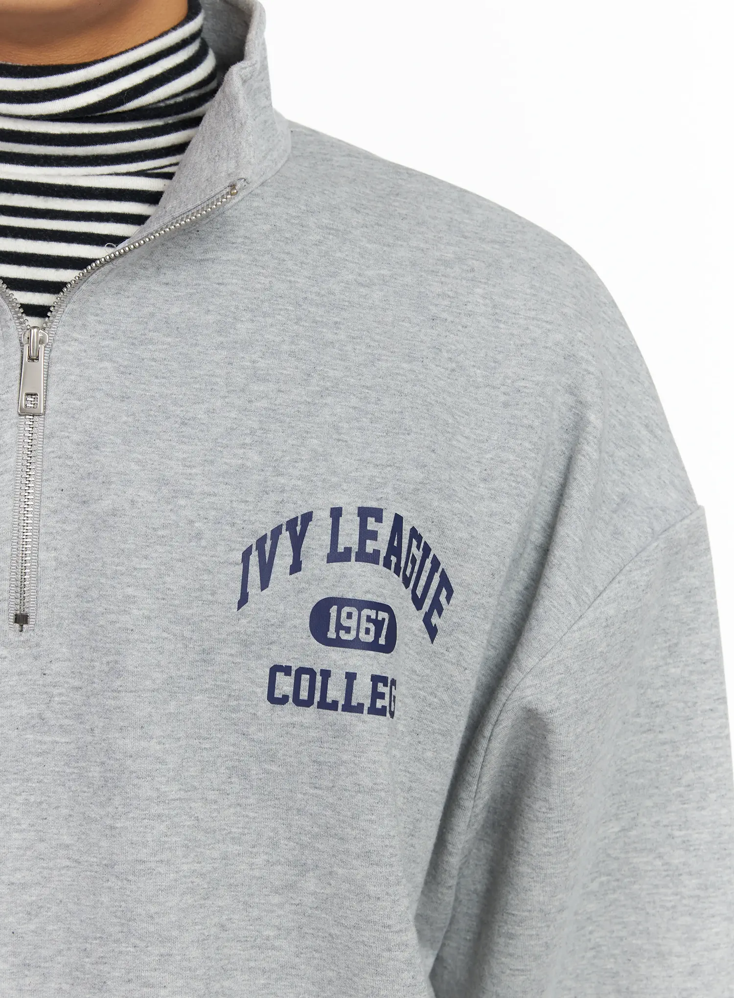 Men's Collegiate Graphic Quarter Zip Sweatshirt IJ527 - Image 9