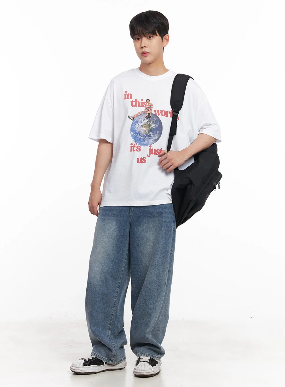 Men's Graphic Planet T-Shirt IY520 - Image 2