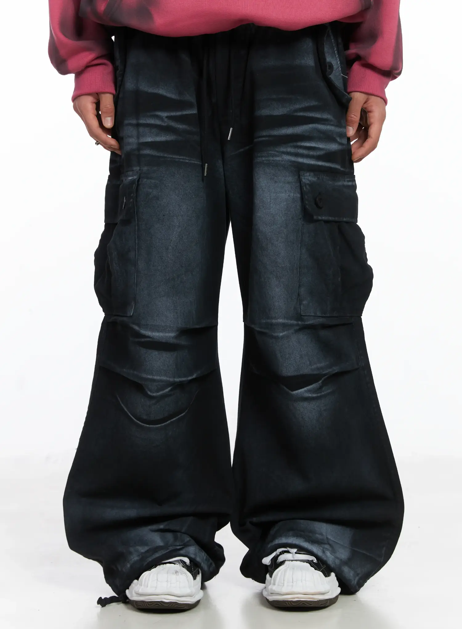 Men's Spray Wash Wide-Leg Cargo Pants IJ512