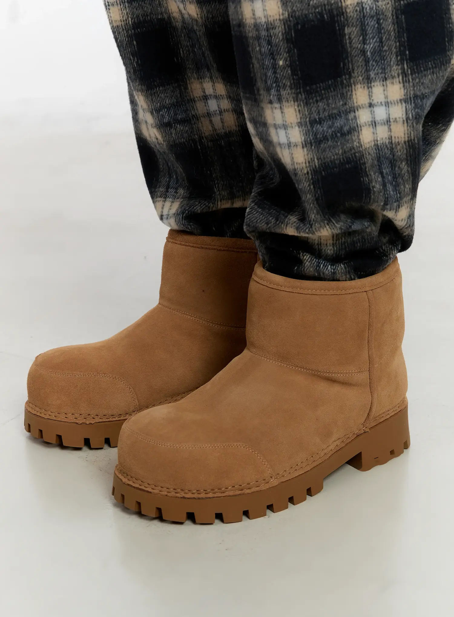 Men's Warm Beige Shearling Boots ID502 - Image 4
