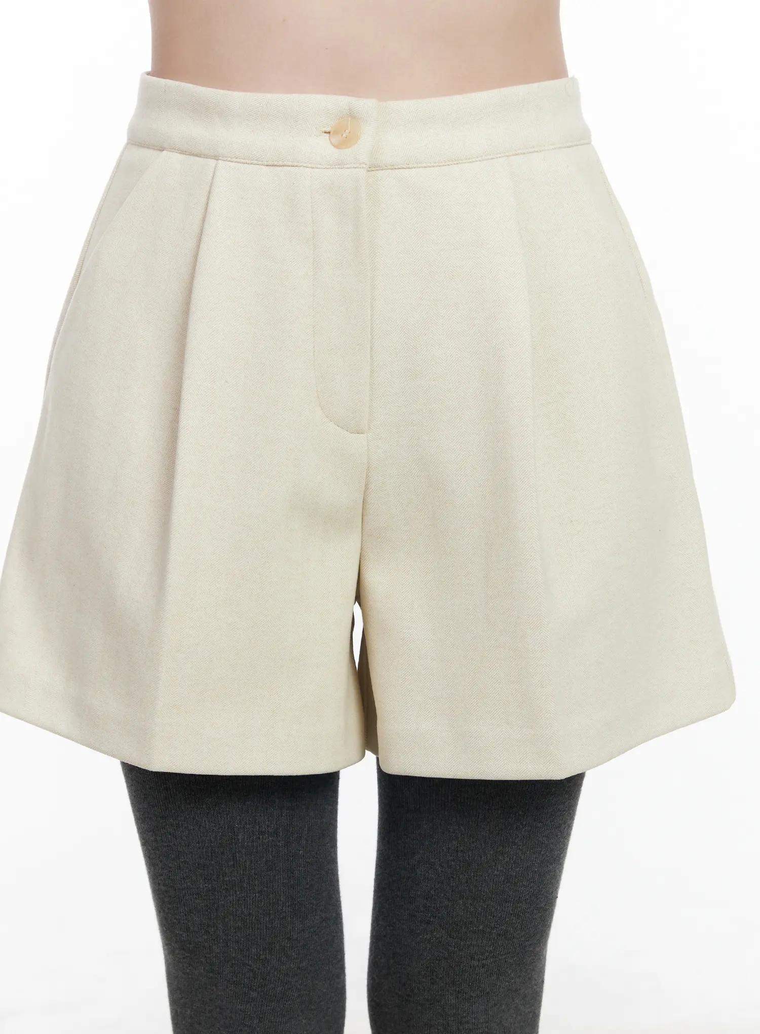 Minimalist Cream Tailored Shorts CJ519 - Image 7