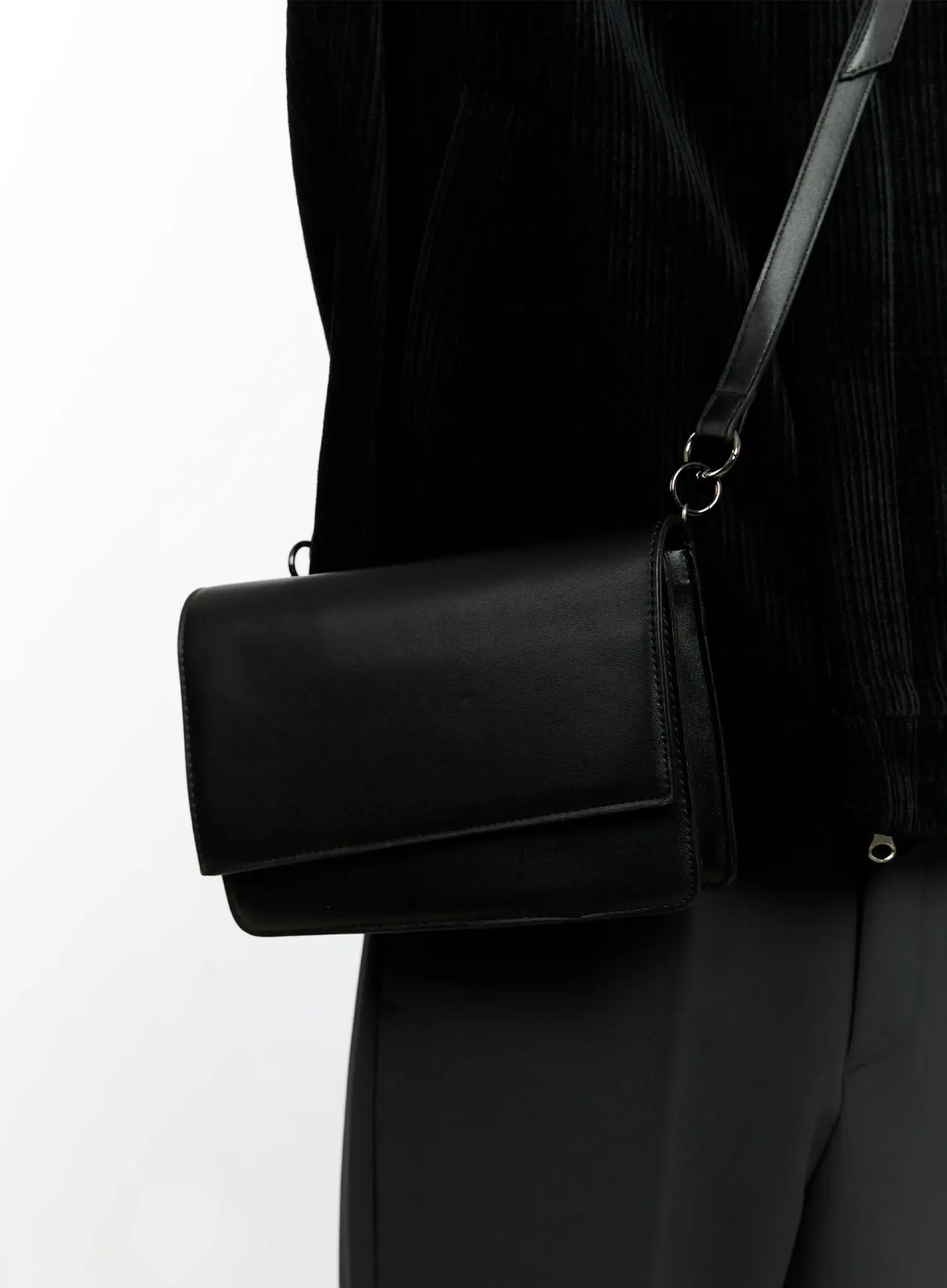 Minimalist Mid-Sized Crossbody Bag IO531 - Image 2