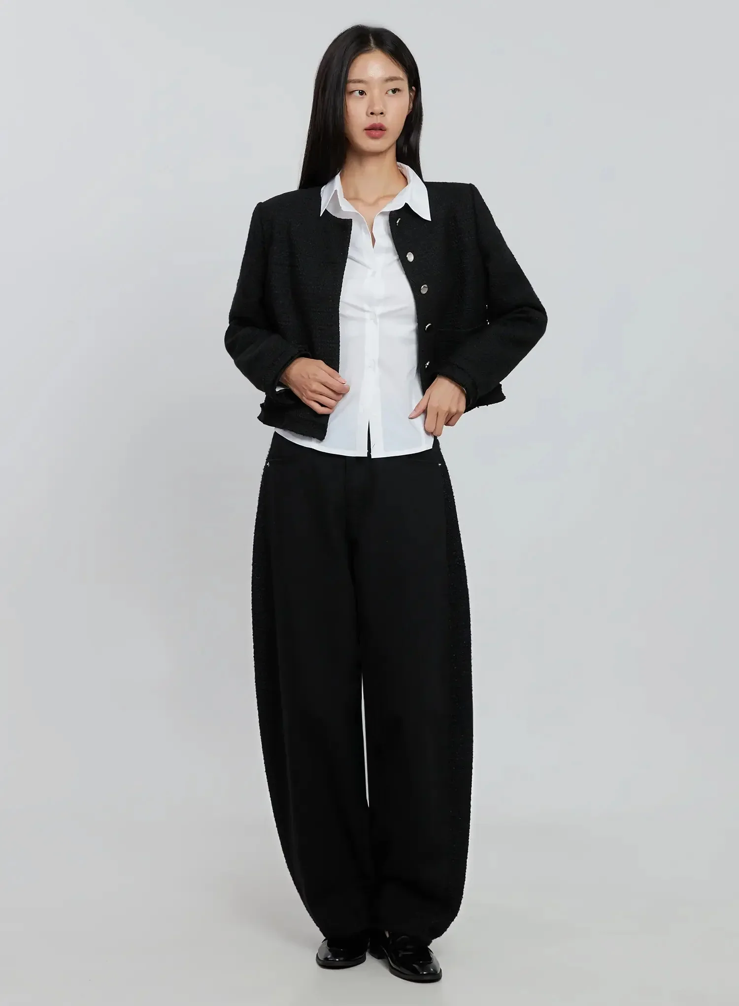 Modern Black Cropped Blazer IO530 - Image 3